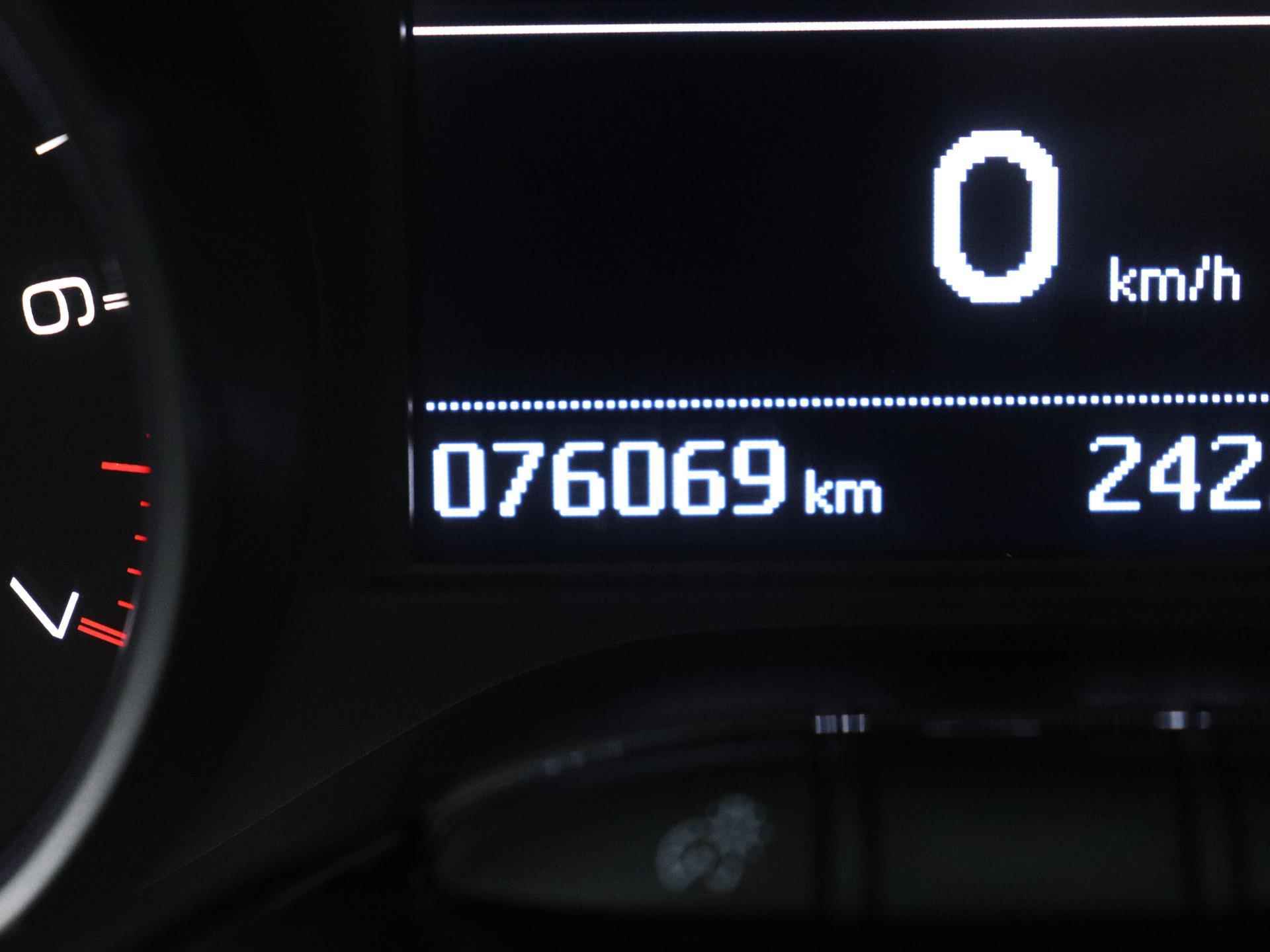 Peugeot 208 Allure 82pk | Navigatie | Achteruitrijcamera | Climate Control | Cruise Control | Parkeersensoren | Apple Carplay / Android Auto | Bluetooth | Armsteun | Donker getint glas | 16" lichtmetalen velgen | - 27/35