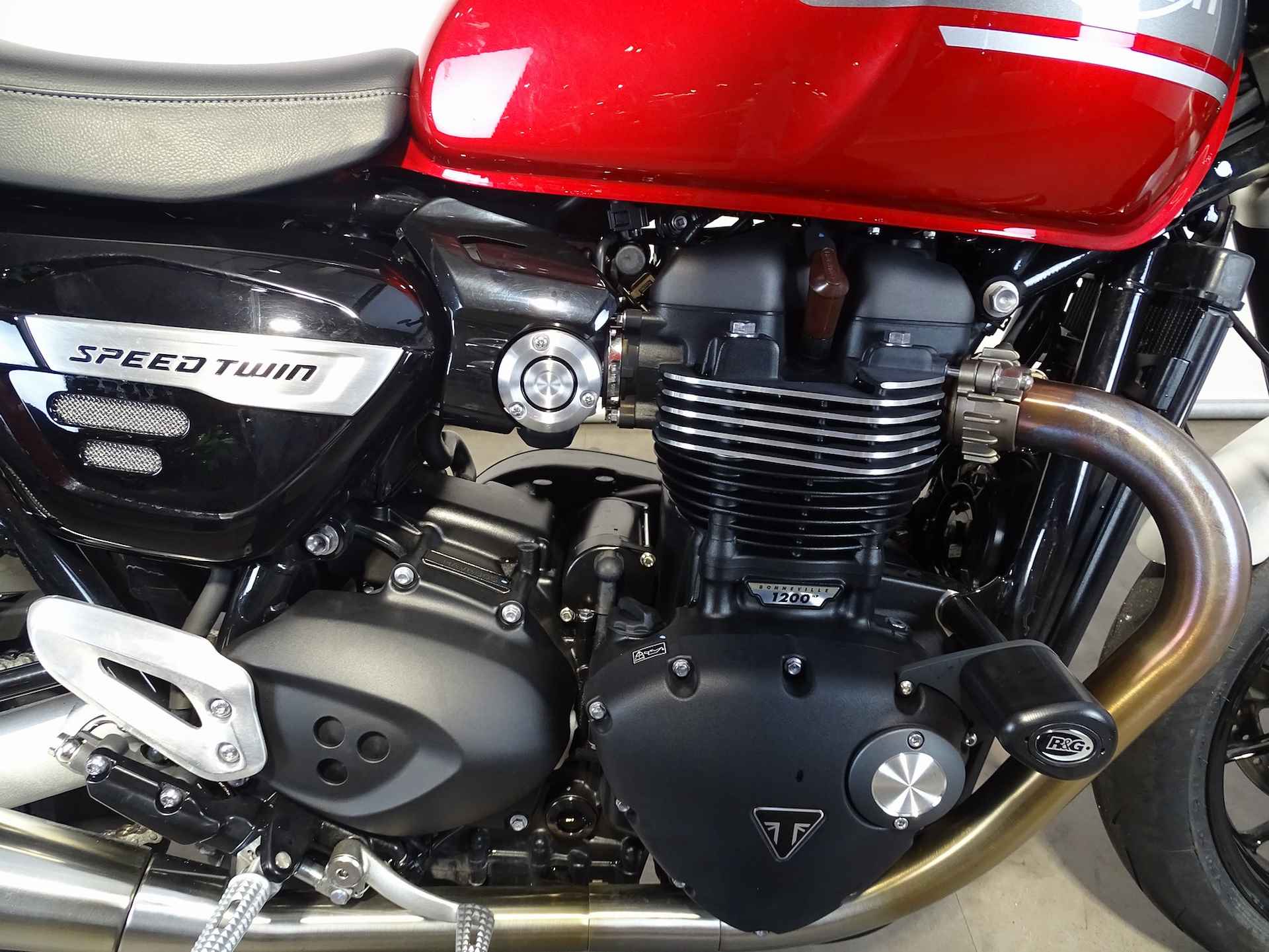 Triumph SPEED TWIN 1200 - 6/16