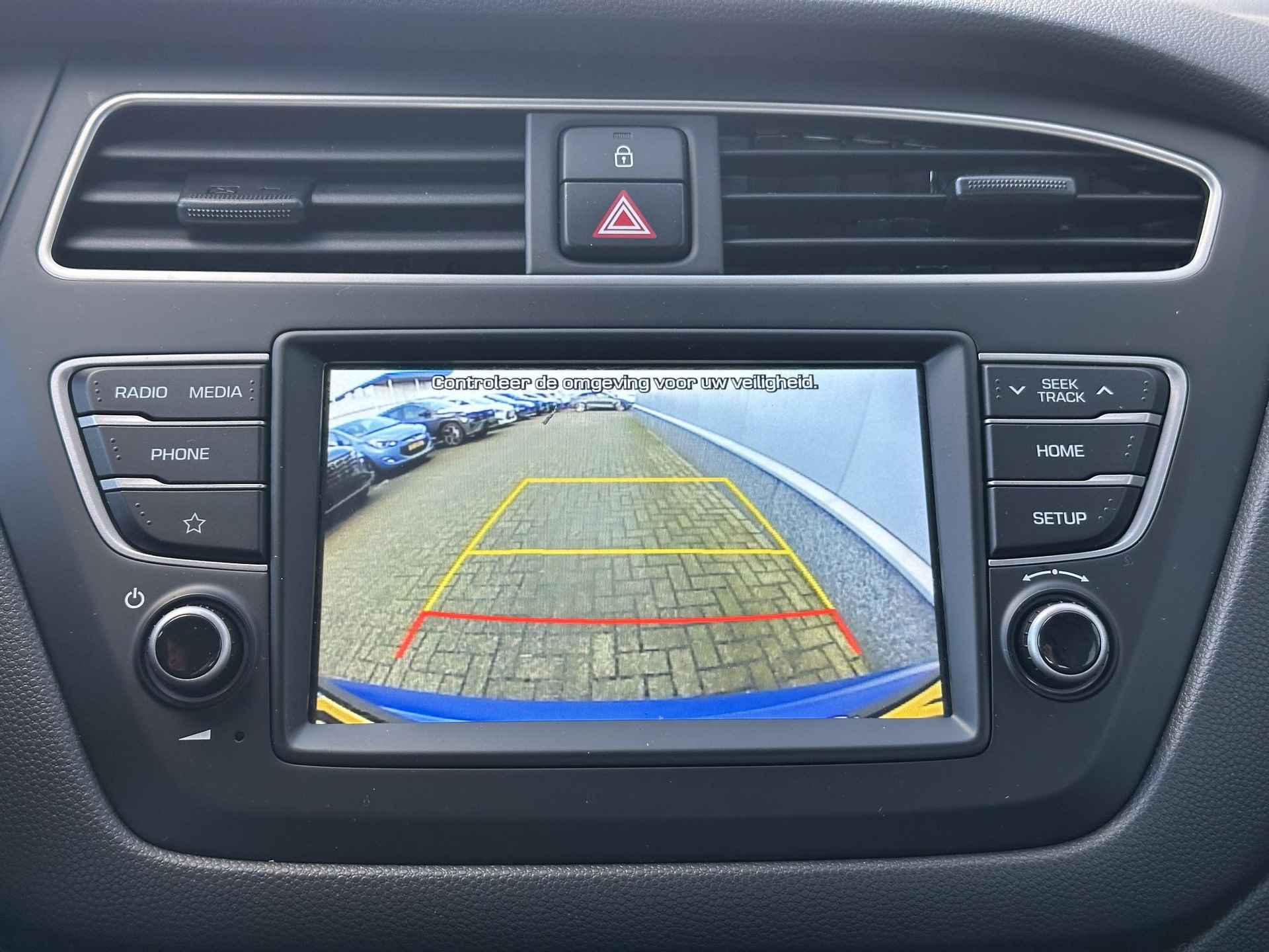 Hyundai i20 1.0 T-GDI Comfort / Navigatie via Apple Android carplay / Achteruitrijcamera / Lichtsensor / P - 27/43