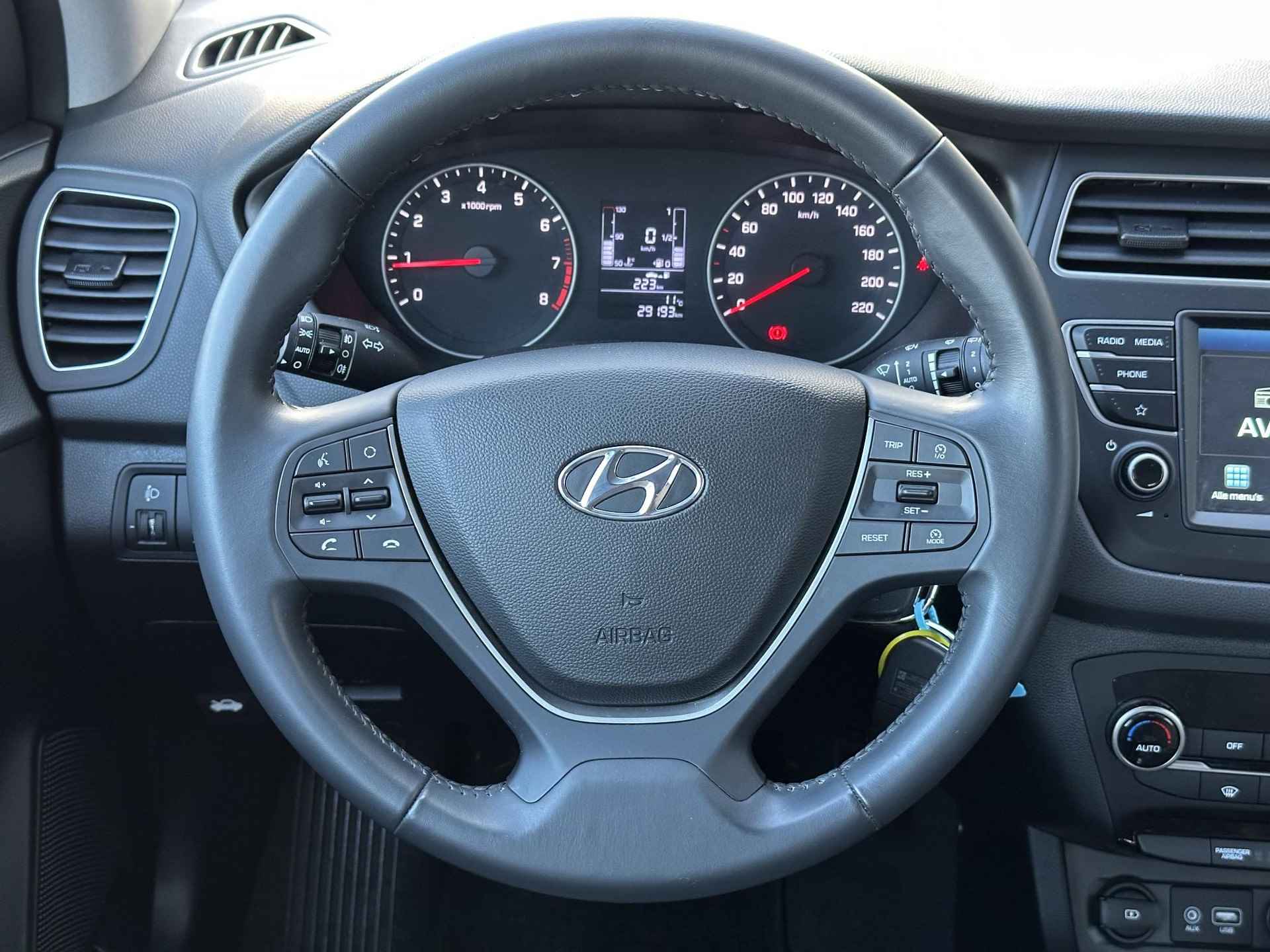 Hyundai i20 1.0 T-GDI Comfort / Navigatie via Apple Android carplay / Achteruitrijcamera / Lichtsensor / P - 35/43