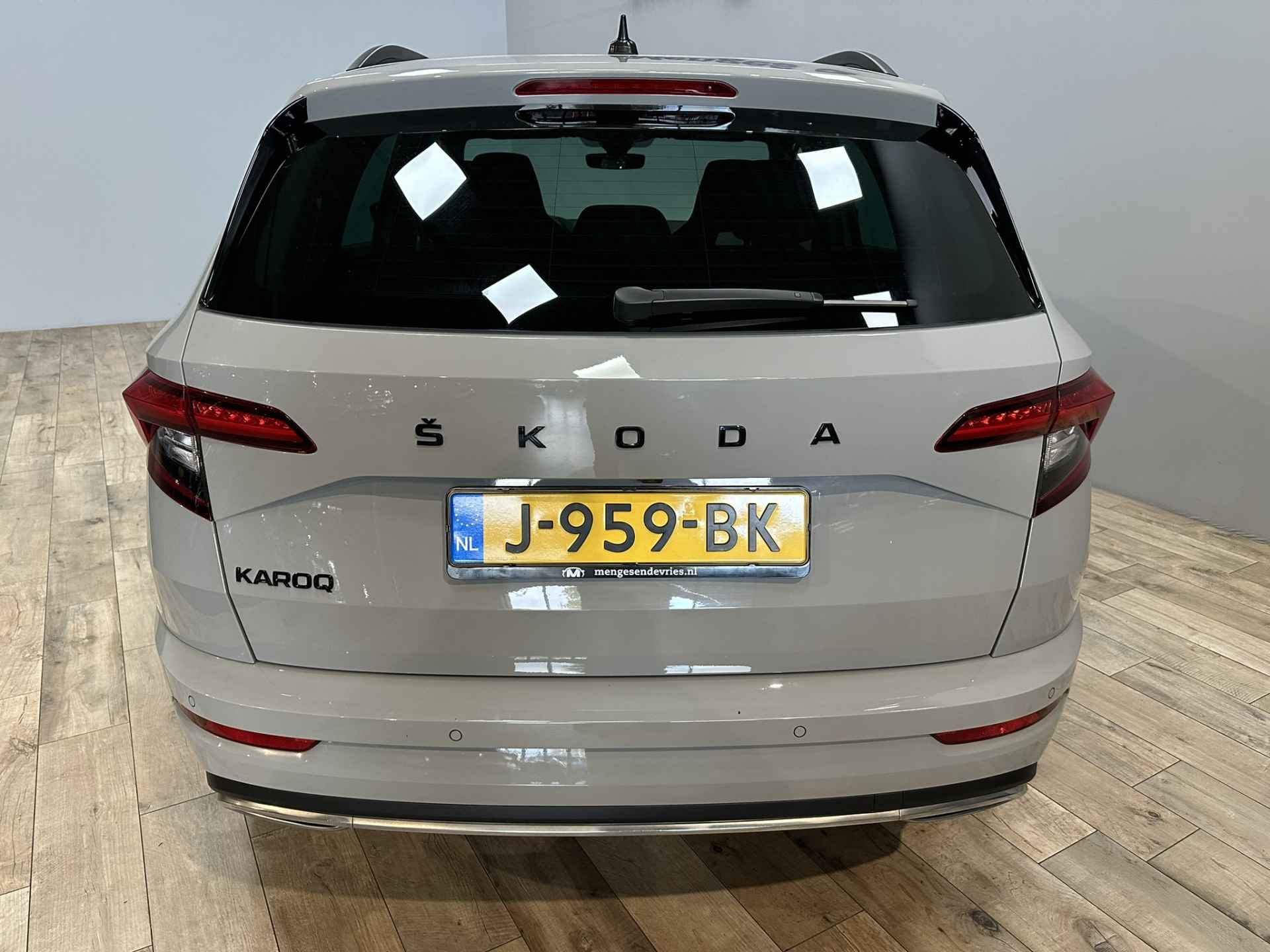 Škoda Karoq 1.5 TSI ACT Sportline Business Airco ECC | LED | Virtual | Adaptive Cruise | Trekhaak | Camera | Navigatie | Apple Carplay Android Auto | Isofix | NAP | - 4/49