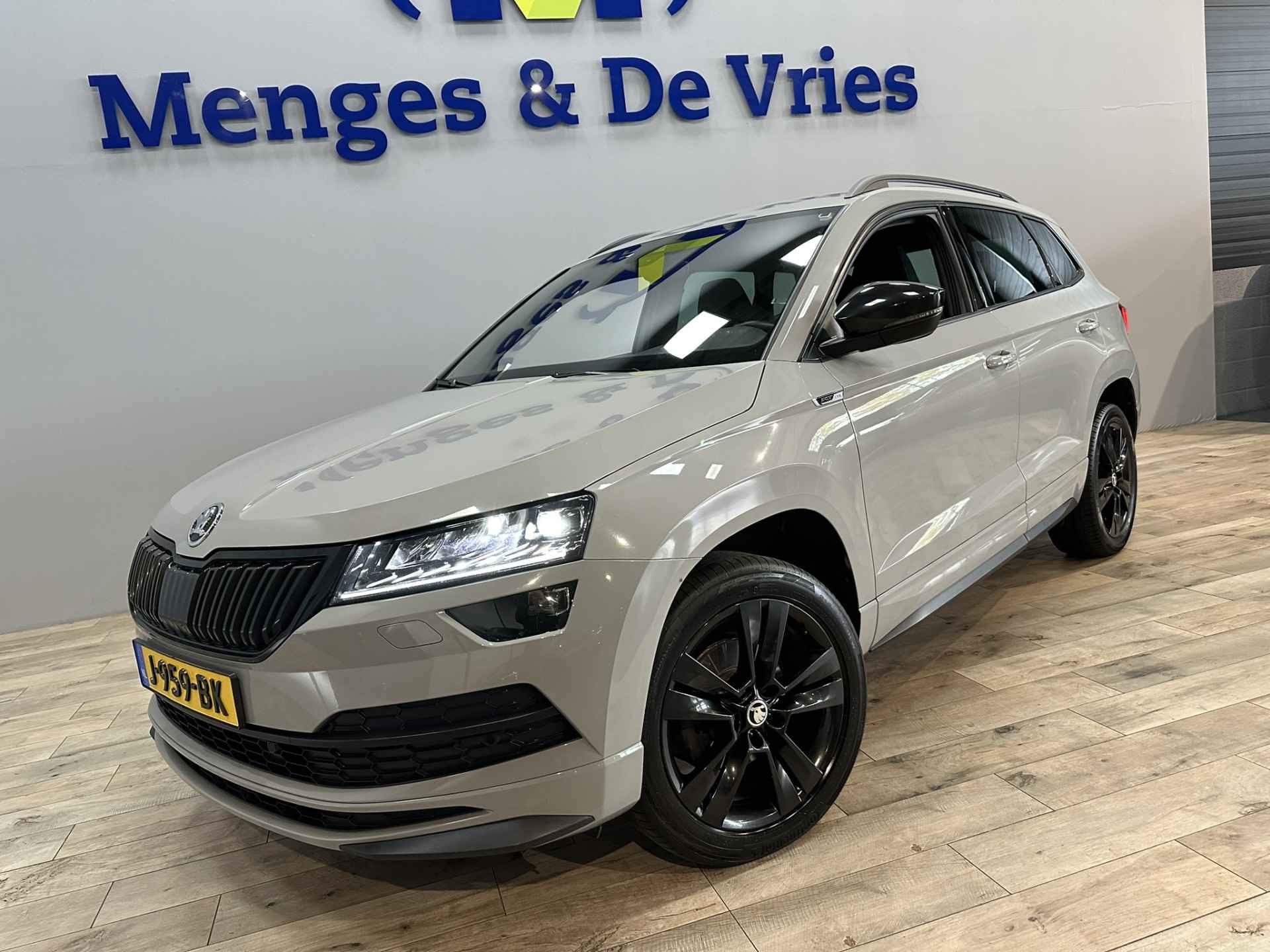 Škoda Karoq 1.5 TSI ACT Sportline Business Airco ECC | LED | Virtual | Adaptive Cruise | Trekhaak | Camera | Navigatie | Apple Carplay Android Auto | Isofix | NAP | - 44/49