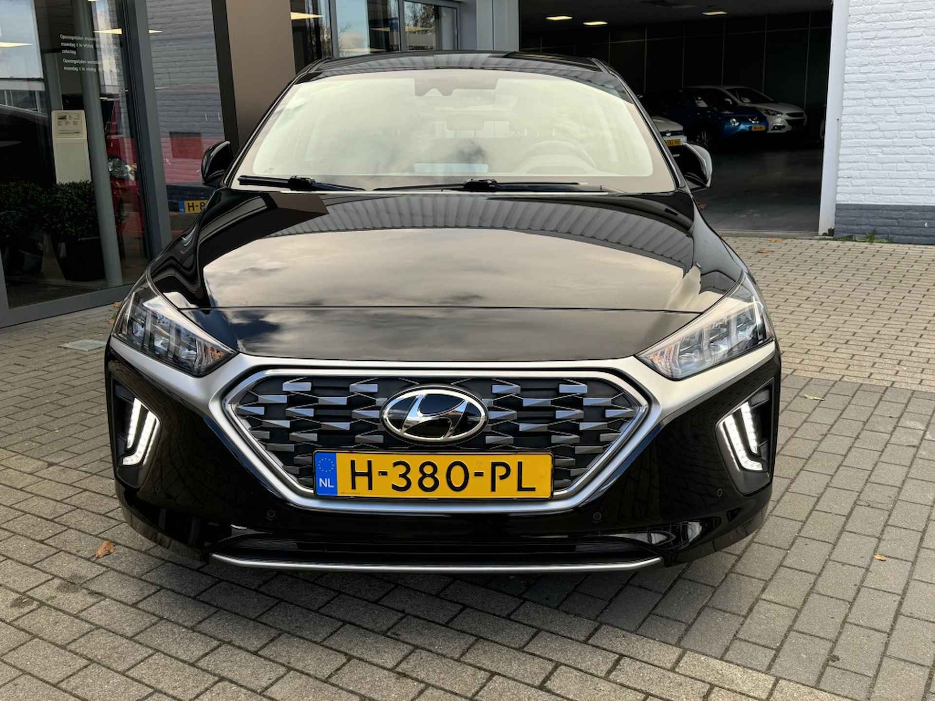 Hyundai IONIQ 1.6 GDi Comfort Plus | Navigatie | Achteruitrijcamera | Cruise c - 6/28