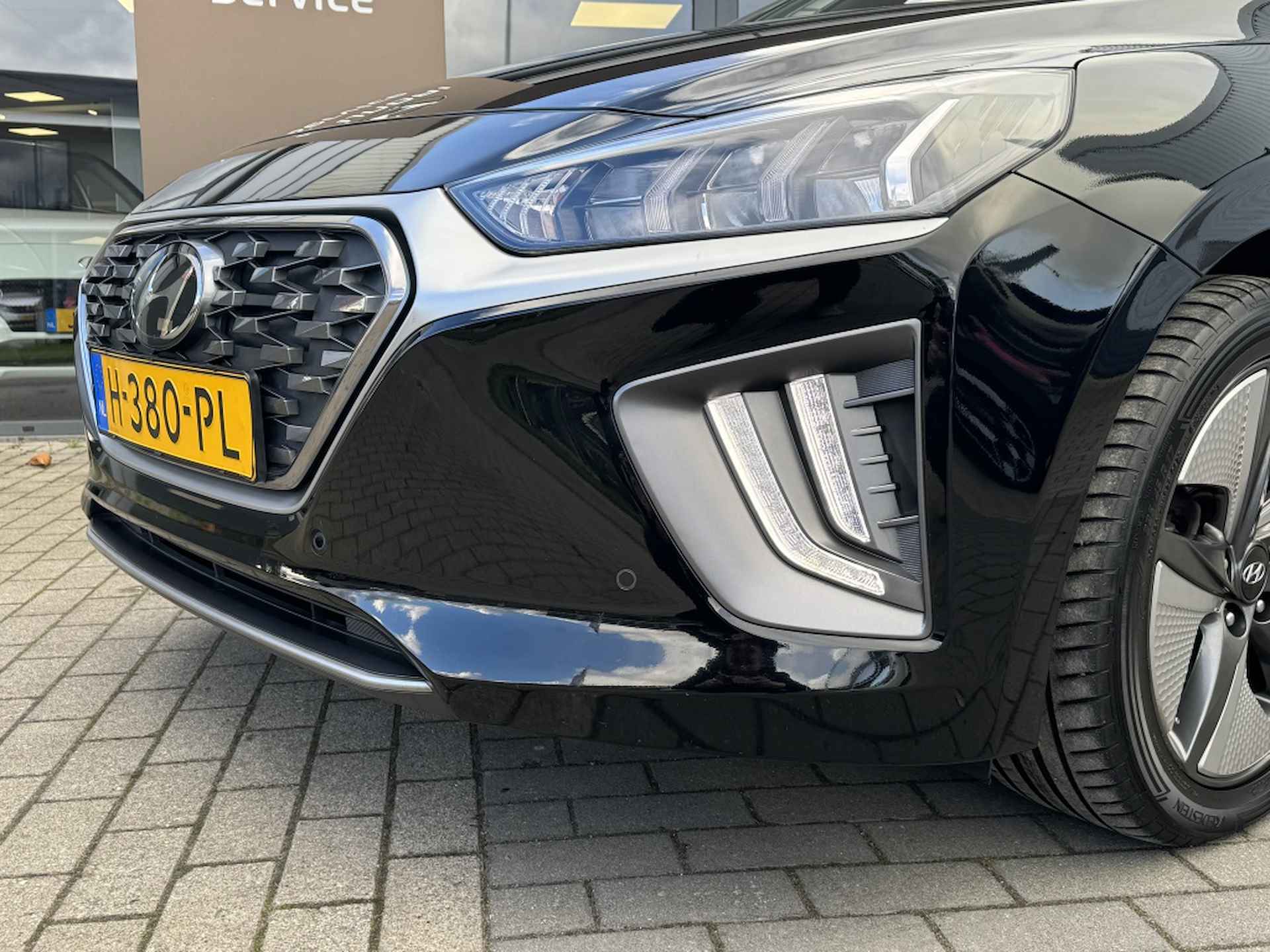 Hyundai IONIQ 1.6 GDi Comfort Plus | Navigatie | Achteruitrijcamera | Cruise c - 7/28