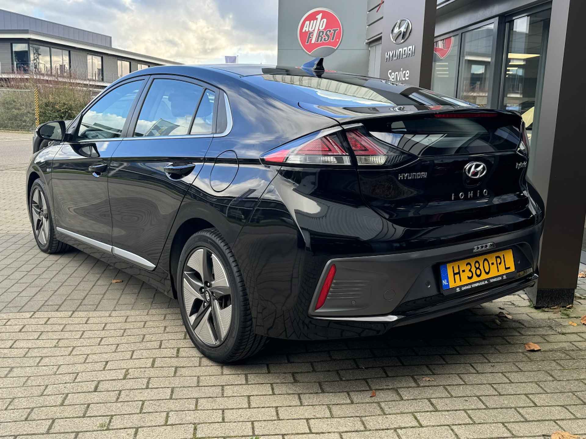 Hyundai IONIQ 1.6 GDi Comfort Plus | Navigatie | Achteruitrijcamera | Cruise c - 9/28