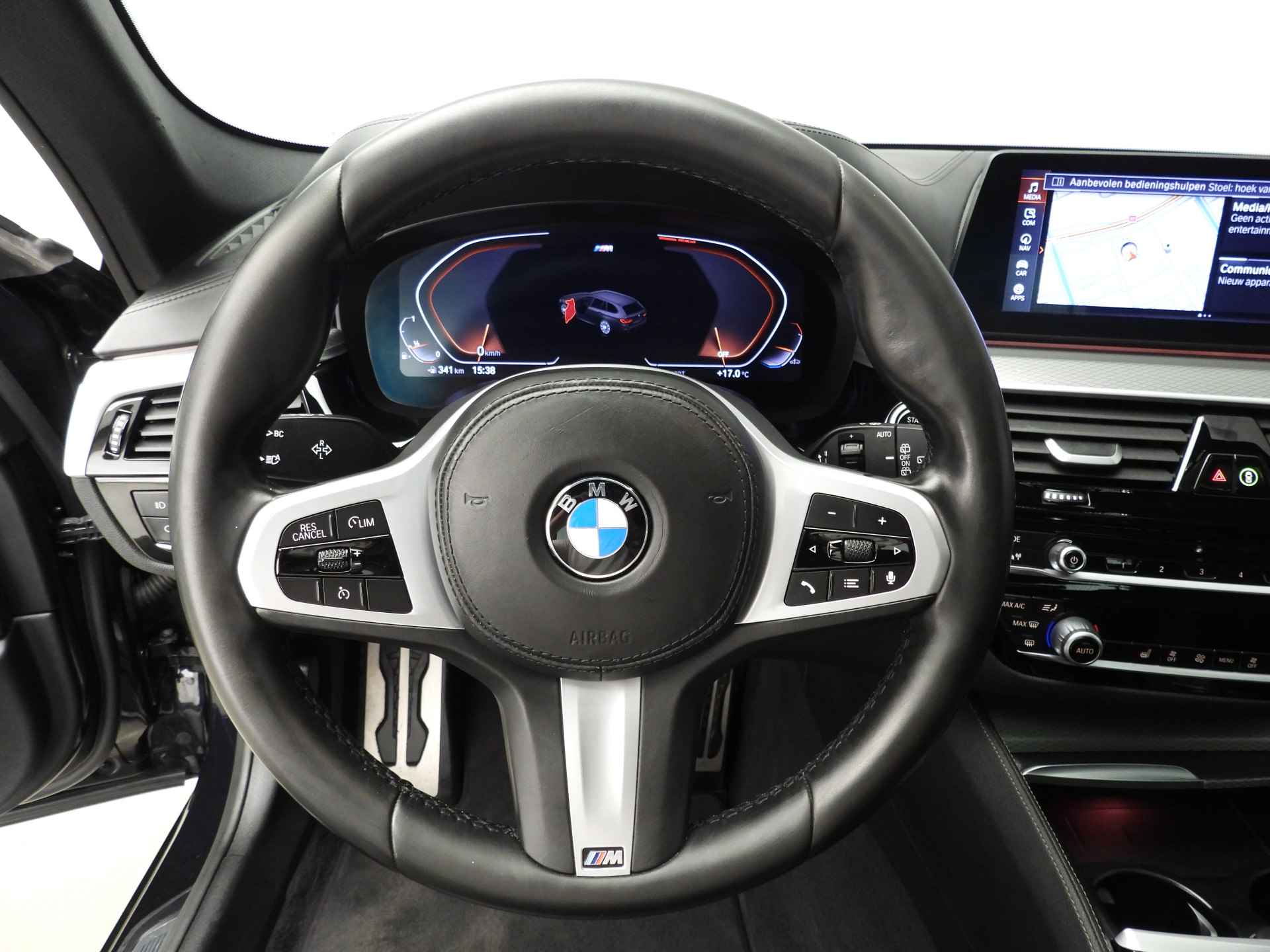 BMW 5 Serie Touring 520i M-Sportpakket / LED / Leder / HUD / Schuifdak / Chrome line / DAB / Hifi speakers / Alu 20 inch - 9/40