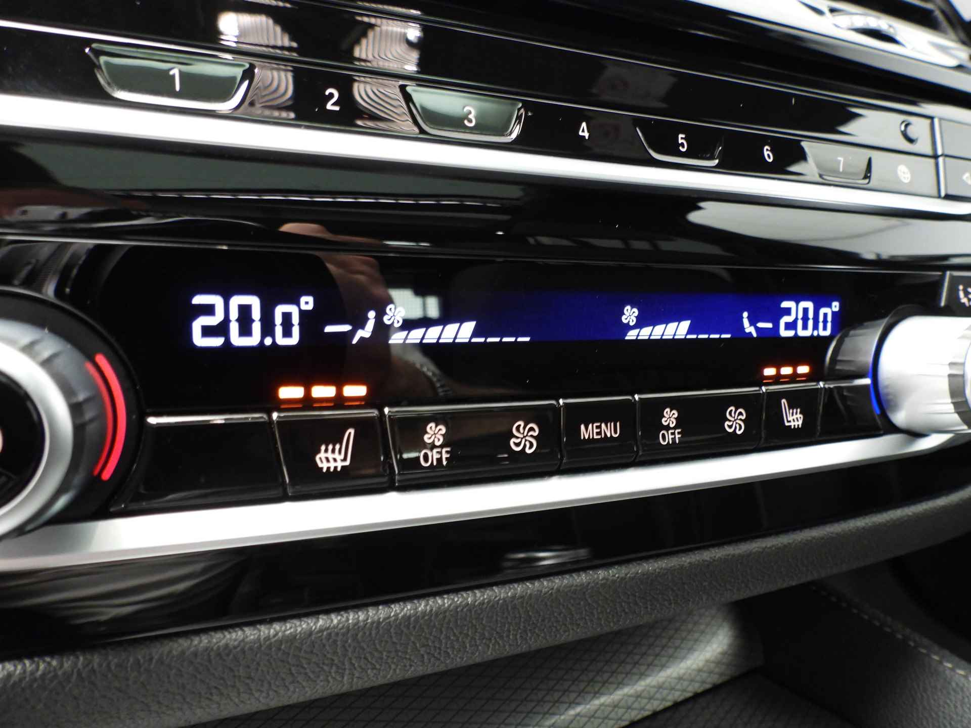 BMW 5 Serie Touring 520i M-Sportpakket / LED / Leder / HUD / Schuifdak / Chrome line / DAB / Hifi speakers / Alu 20 inch - 14/40