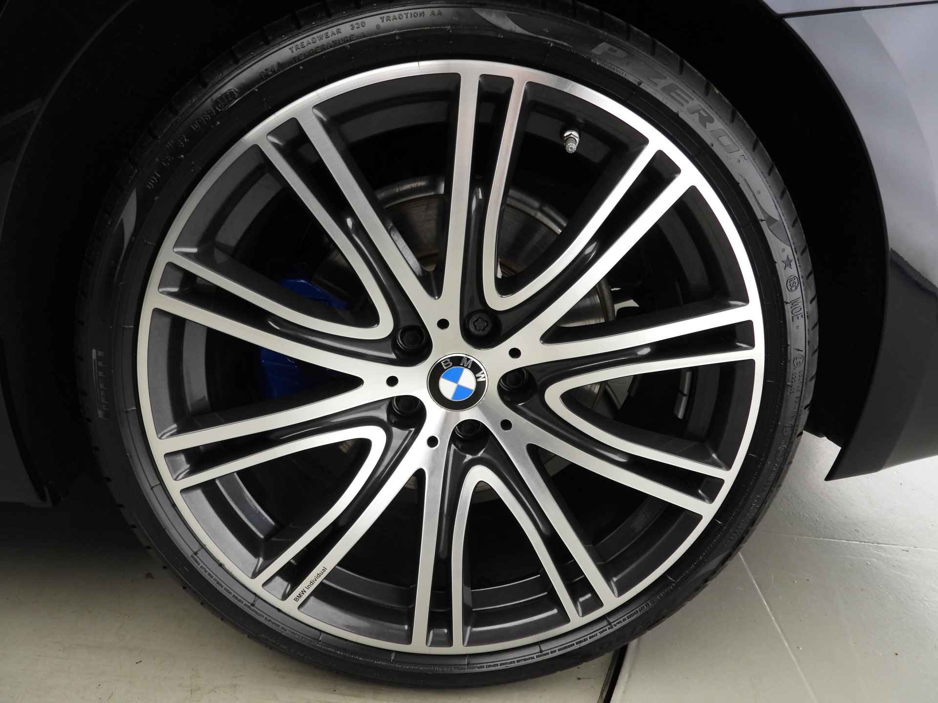 BMW 5 Serie Touring 520i M-Sportpakket / LED / Leder / HUD / Schuifdak / Chrome line / DAB / Hifi speakers / Alu 20 inch - 40/40