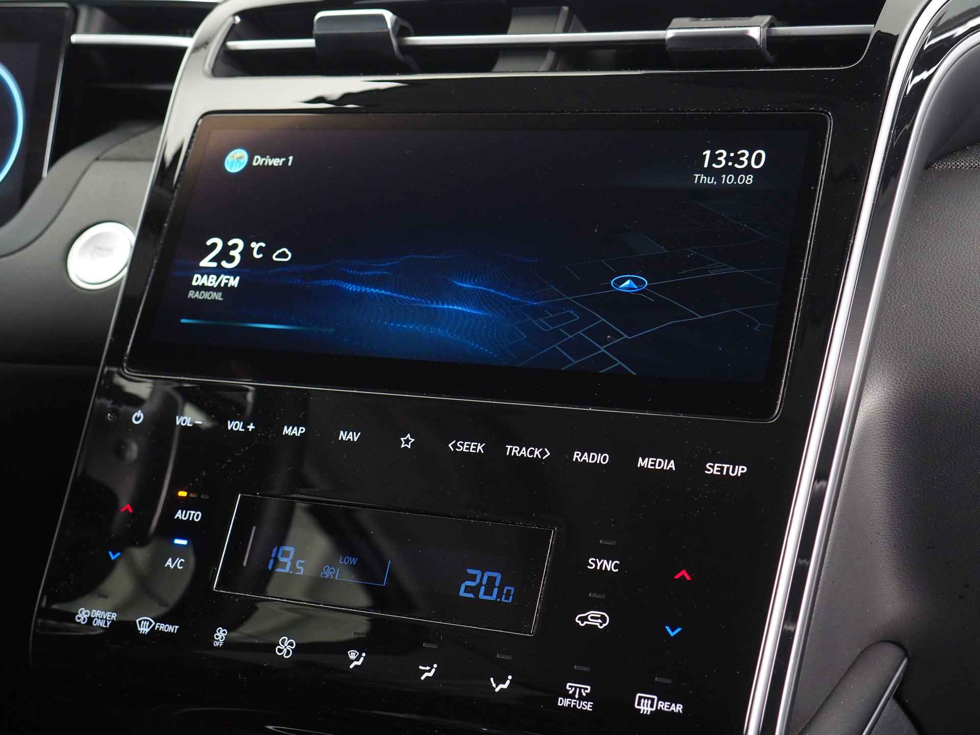 Hyundai Tucson 1.6 T-GDI PHEV Comfort | Navigatie | Adaptive Cruise Control | Achteruitrijcamera | Inc. 220v Laadkabel - 19/28