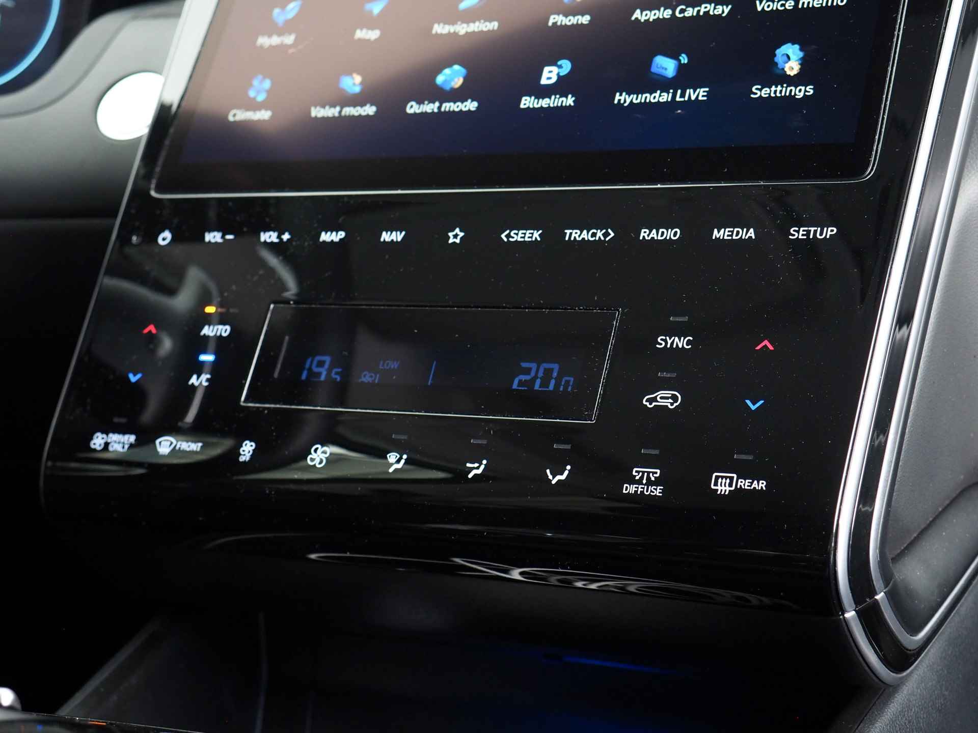 Hyundai Tucson 1.6 T-GDI PHEV Comfort | Navigatie | Adaptive Cruise Control | Achteruitrijcamera | Inc. 220v Laadkabel - 23/28