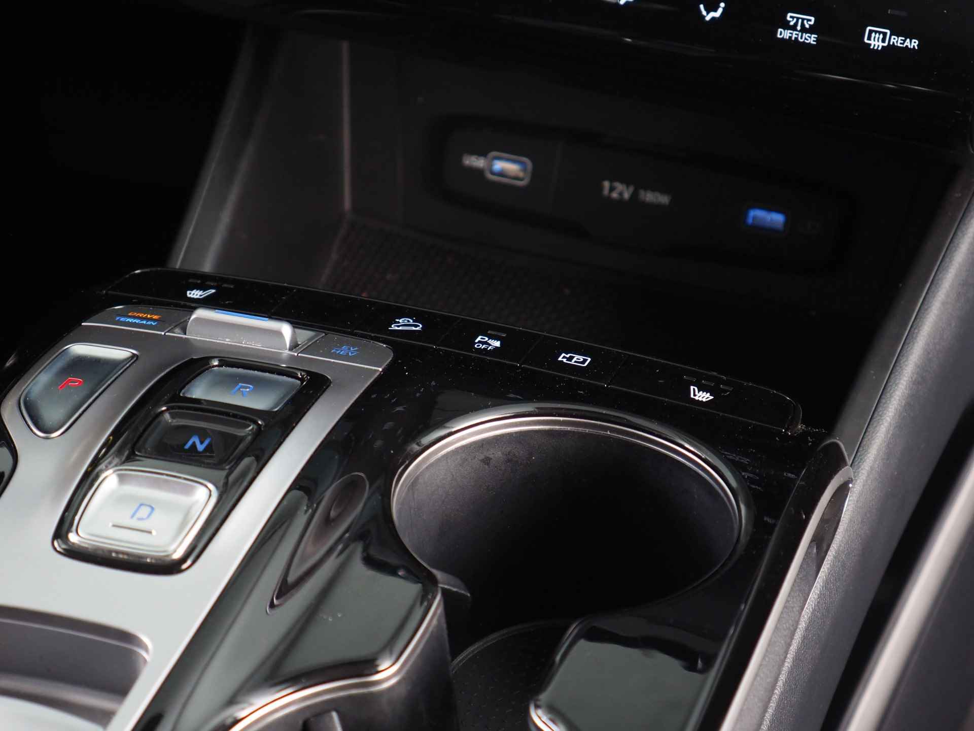 Hyundai Tucson 1.6 T-GDI PHEV Comfort | Navigatie | Adaptive Cruise Control | Achteruitrijcamera | Inc. 220v Laadkabel - 25/28