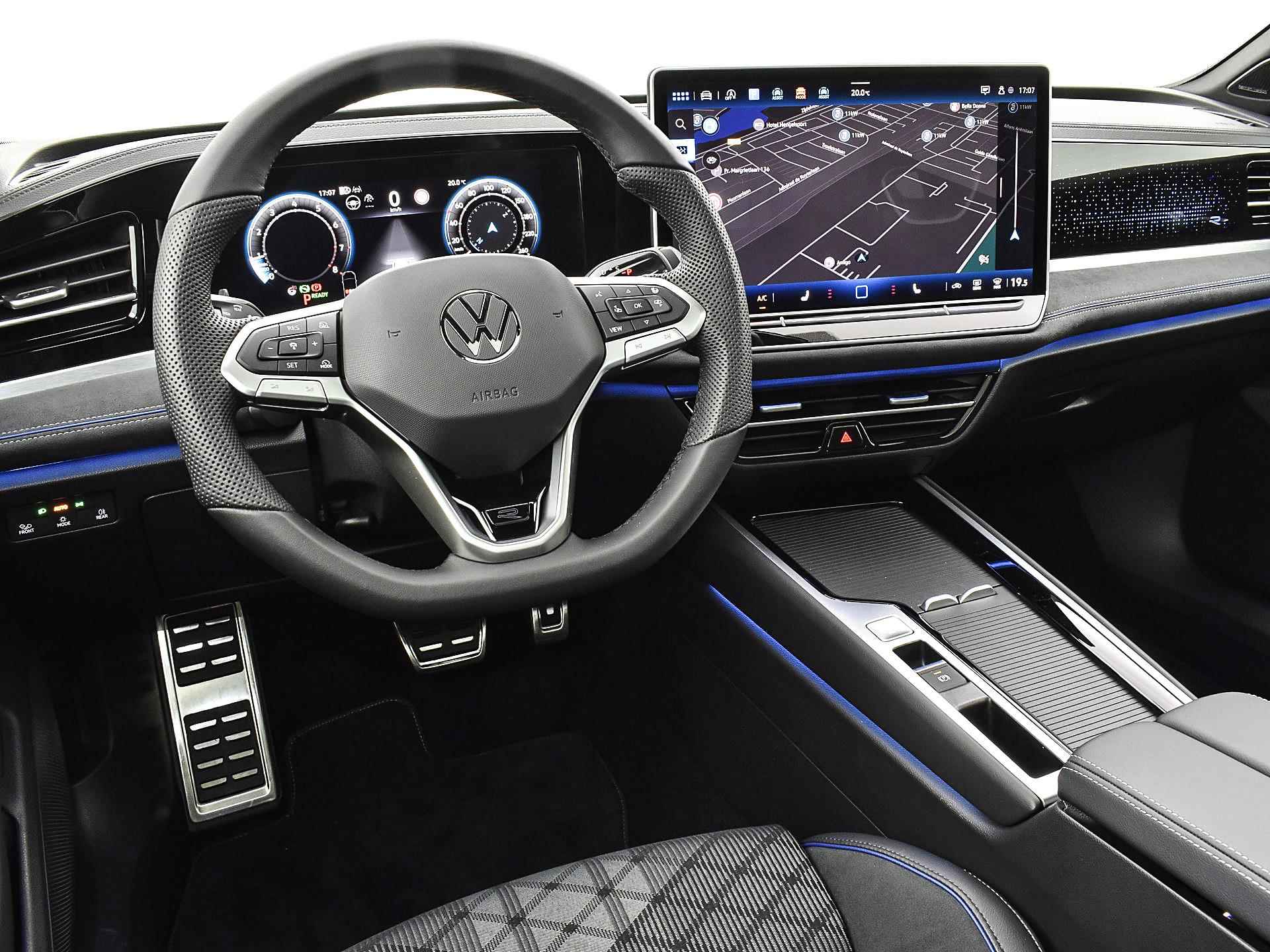 Volkswagen Passat Variant R-Line Business 1.5 110 kW / 150 pk eTSI Variant 7 · Assistance pakket plus · Comfort pakket plus · Multimedia pakket plus · Panoramisch dak · - 24/35