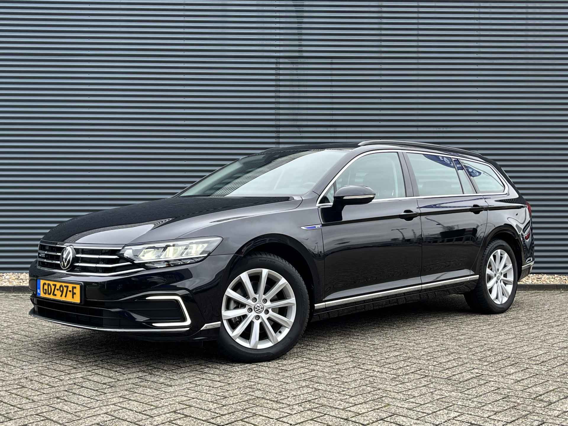 Volkswagen Passat Variant 1.4 TSI PHEV 217pk GTE Business Automaat | Panoramisch Schuifdak | Trekhaak | Stoelverwarming | Ergo Comfort Stoel | Camera | Electrische Achterklep | Laadkabel - 4/33