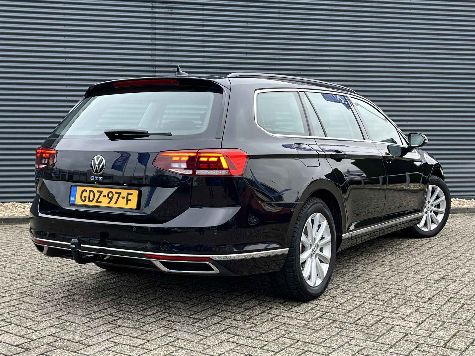 Volkswagen Passat Variant 1.4 TSI PHEV 217pk GTE Business Automaat | Panoramisch Schuifdak | Trekhaak | Stoelverwarming | Ergo Comfort Stoel | Camera | Electrische Achterklep | Laadkabel - 7/33