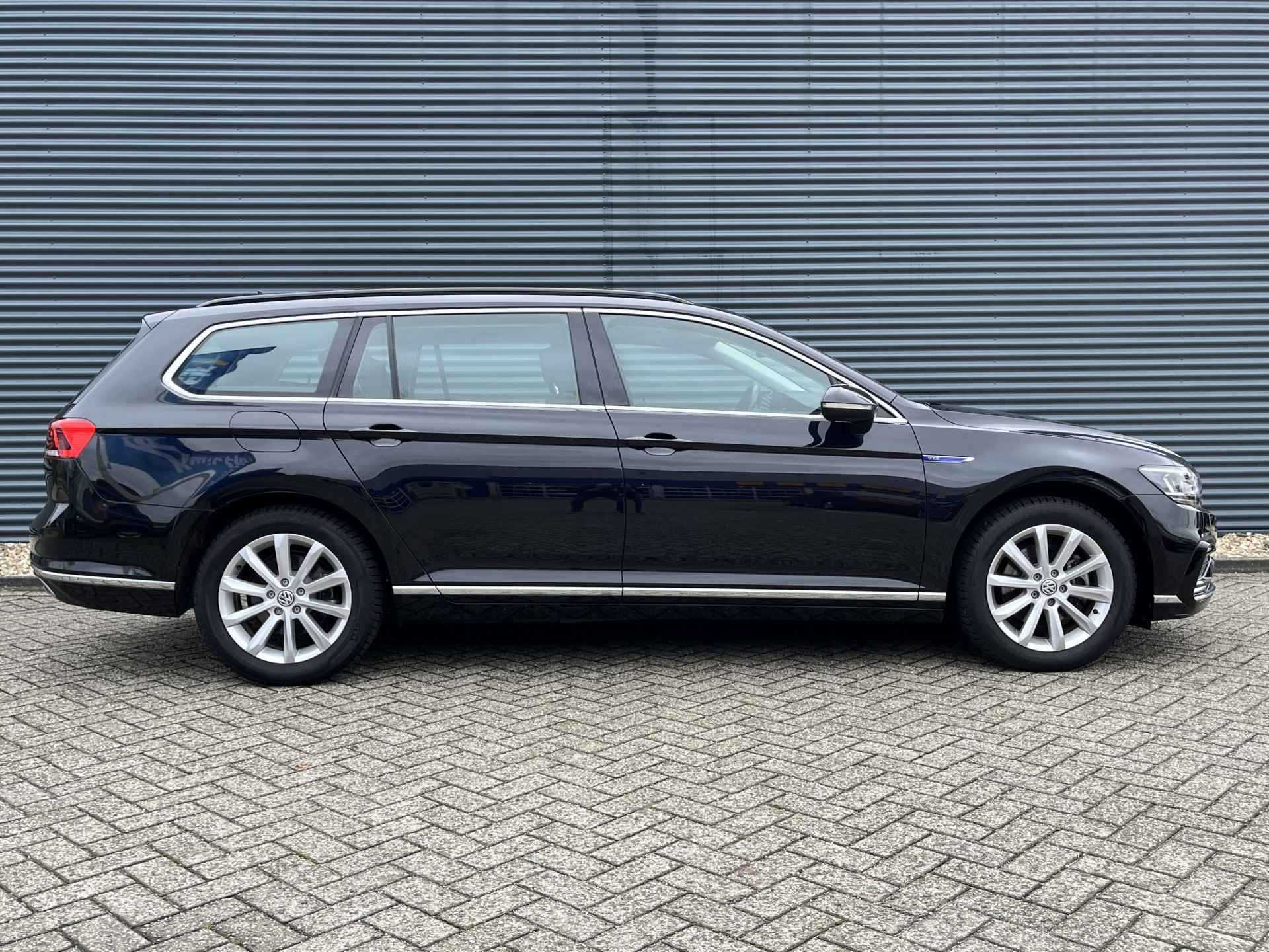 Volkswagen Passat Variant 1.4 TSI PHEV 217pk GTE Business Automaat | Panoramisch Schuifdak | Trekhaak | Stoelverwarming | Ergo Comfort Stoel | Camera | Electrische Achterklep | Laadkabel - 10/33