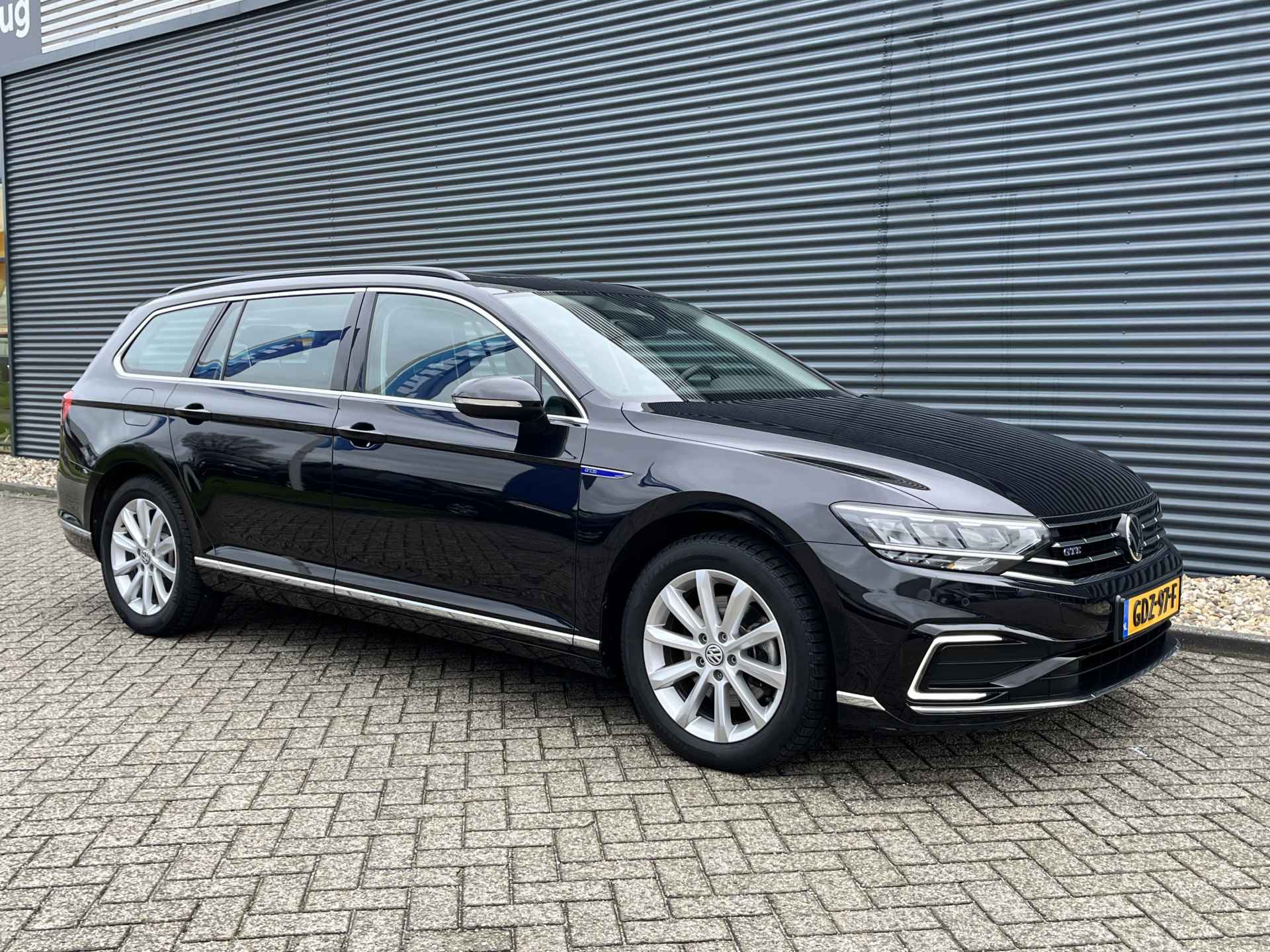 Volkswagen Passat Variant 1.4 TSI PHEV 217pk GTE Business Automaat | Panoramisch Schuifdak | Trekhaak | Stoelverwarming | Ergo Comfort Stoel | Camera | Electrische Achterklep | Laadkabel - 31/33