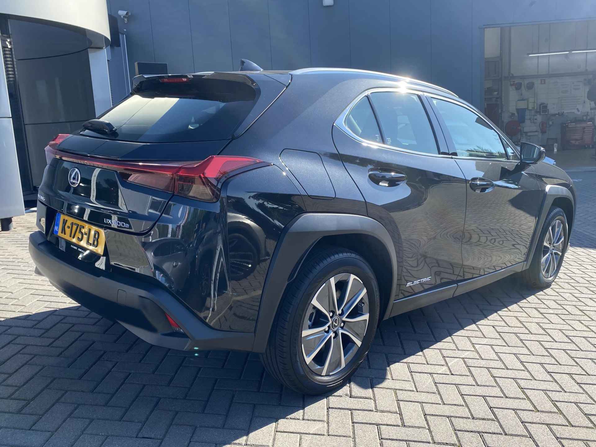 Lexus UX 300e Business 54 kWh NL-AUTO VOLLEDIG ELEKTRISCH APPLE CARPLAY ANDROID AUTO EL-STOELEN DAB+ - 3/34