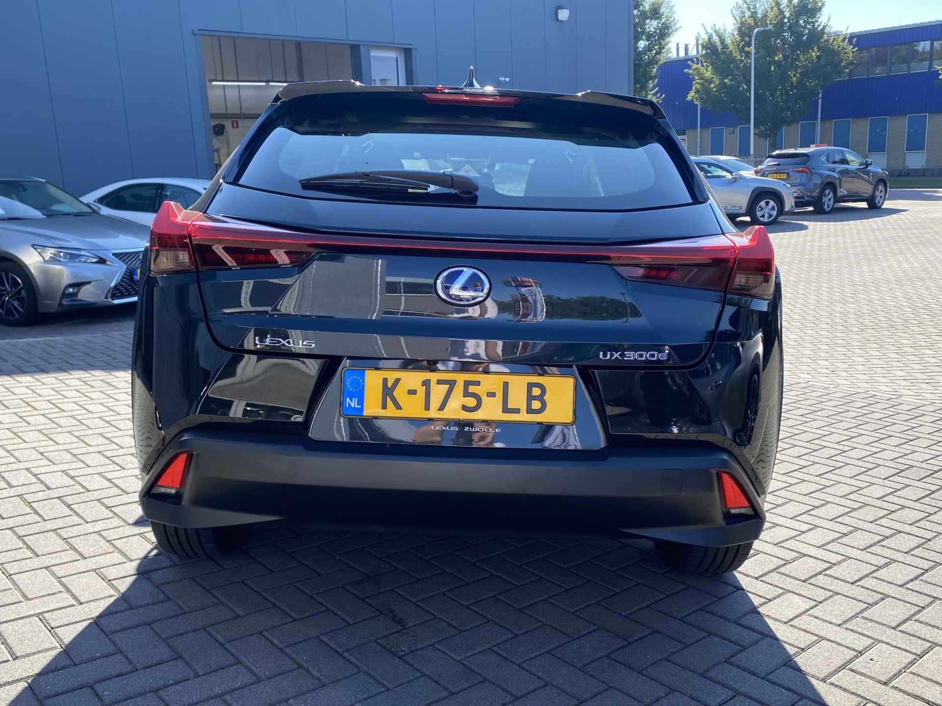 Lexus UX 300e Business 54 kWh NL-AUTO VOLLEDIG ELEKTRISCH APPLE CARPLAY ANDROID AUTO EL-STOELEN DAB+ - 4/34