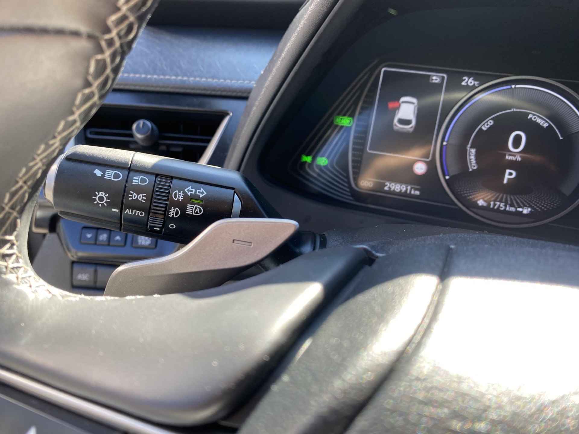 Lexus UX 300e Business 54 kWh NL-AUTO VOLLEDIG ELEKTRISCH APPLE CARPLAY ANDROID AUTO EL-STOELEN DAB+ - 23/34