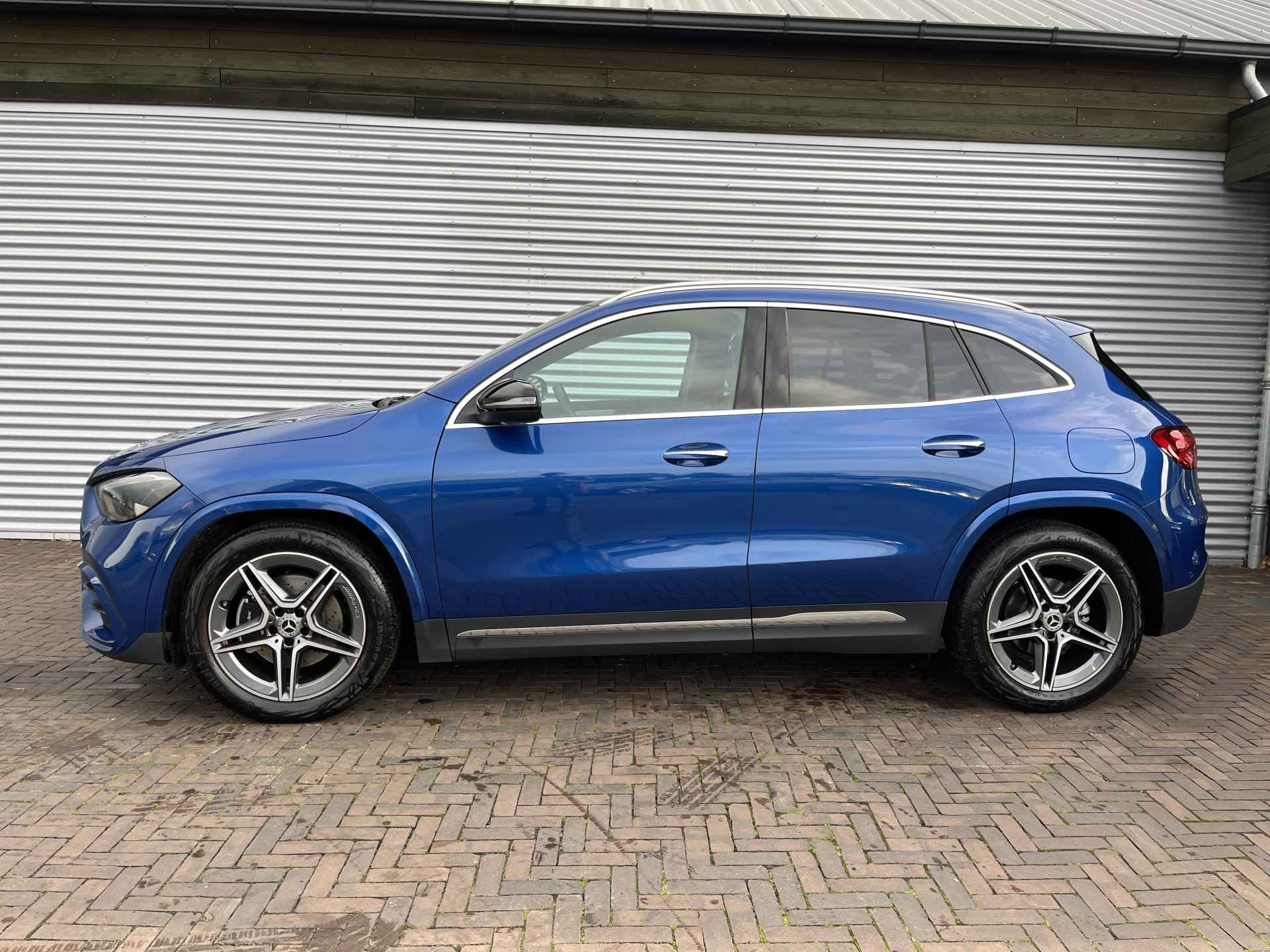 Mercedes-Benz GLA 200 AMG Line - 2/32