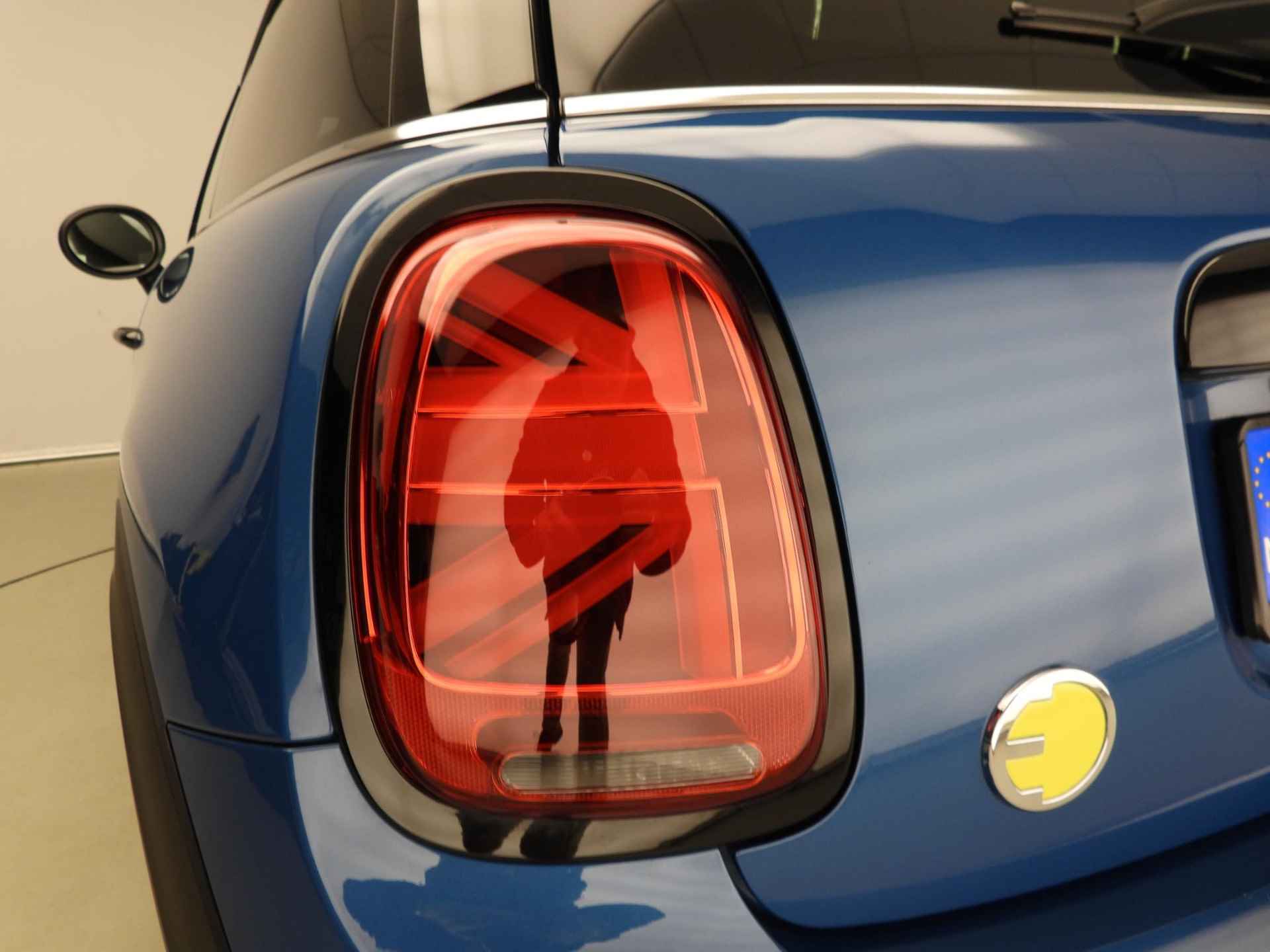 MINI 3-deurs Electric Camden Edition 33 kWh | Classic | Alu velgen 16" | Driving Assistant - 29/33