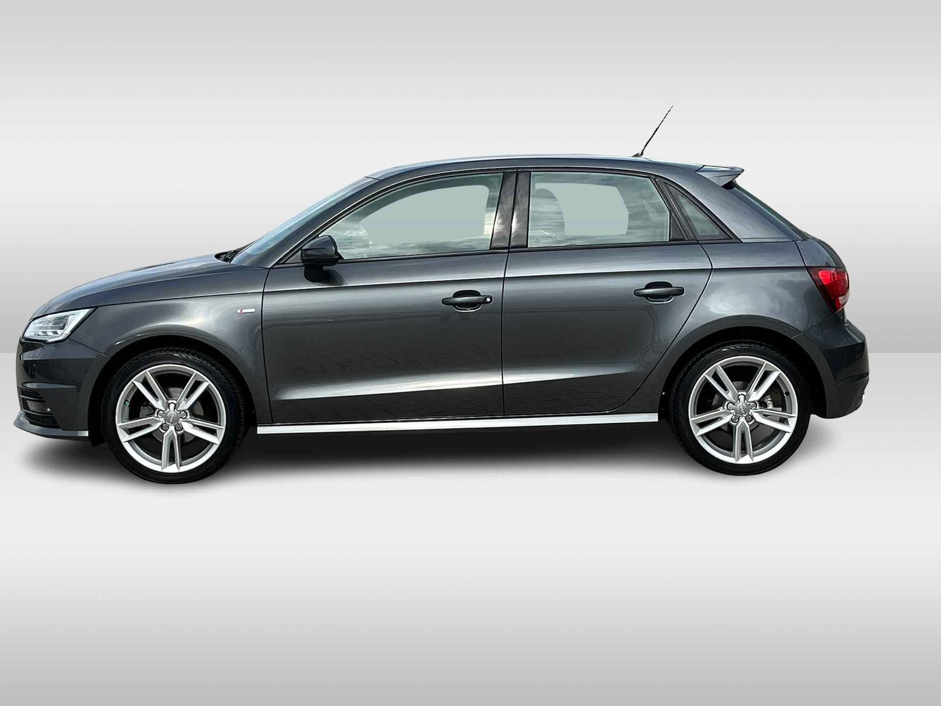 Audi A1 Sportback 1.0 TFSI Advance Sport / 17" LMV / Navigatie / S-Line Exterieur / Cruise Control P4 - 5/30