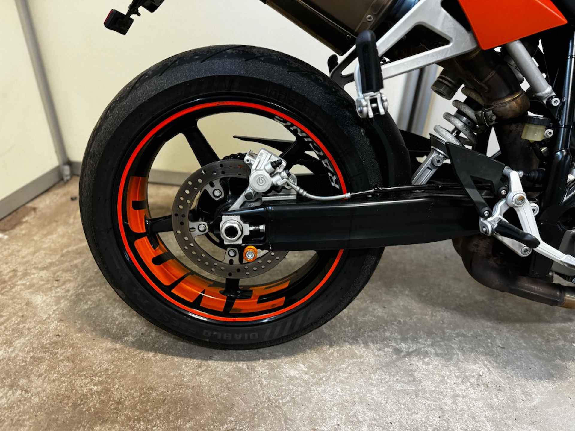 KTM Superduke 990 Akrapovic - 4/14