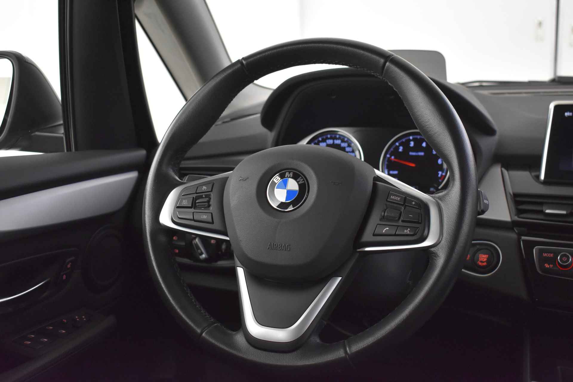 BMW 2 Serie Active Tourer 218i High Executive Automaat / Achteruitrijcamera / Sportstoelen / LED / Head-Up / Park Assistant / Navigatie Plus / Stoelverwarming - 15/45