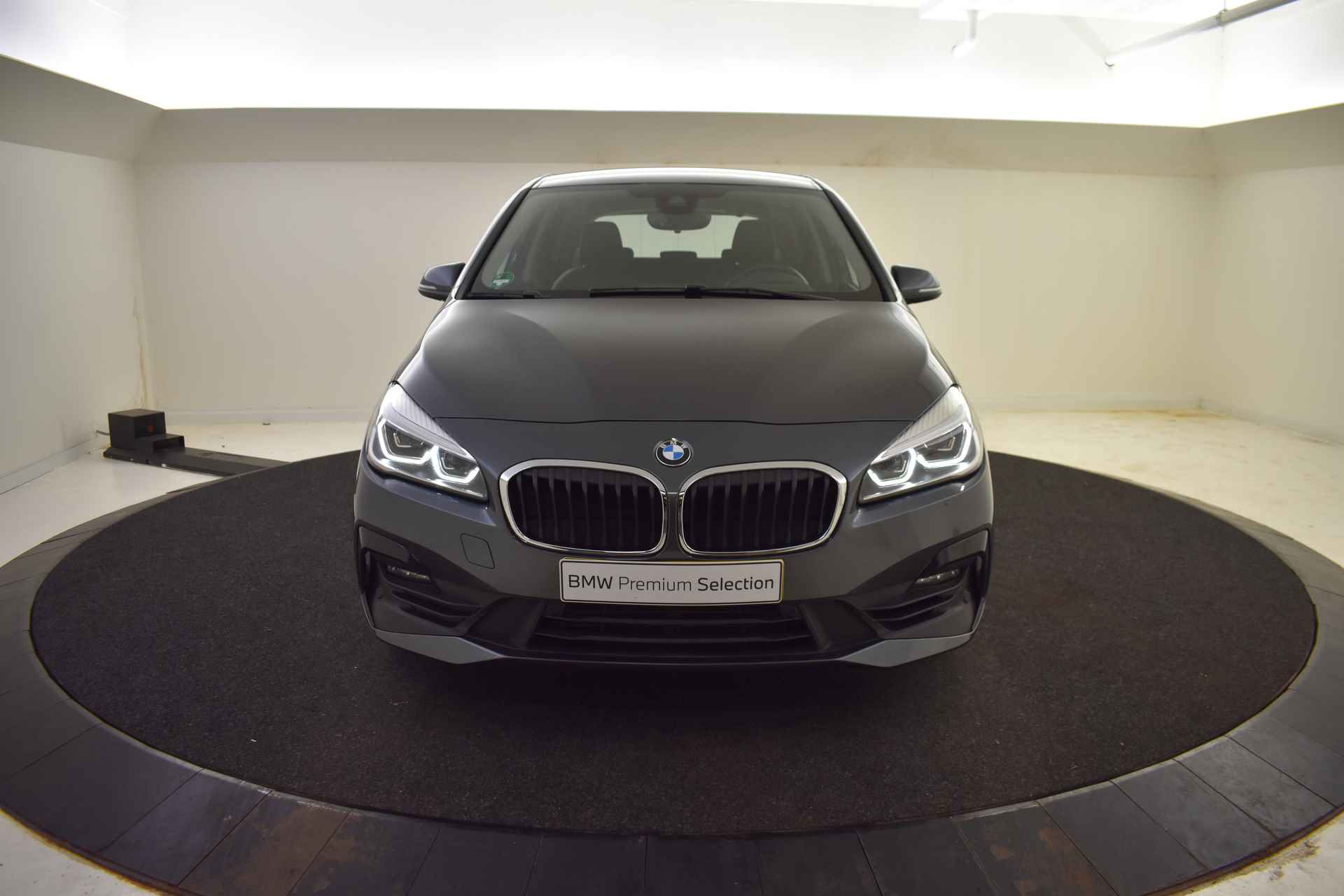 BMW 2 Serie Active Tourer 218i High Executive Automaat / Achteruitrijcamera / Sportstoelen / LED / Head-Up / Park Assistant / Navigatie Plus / Stoelverwarming - 42/45