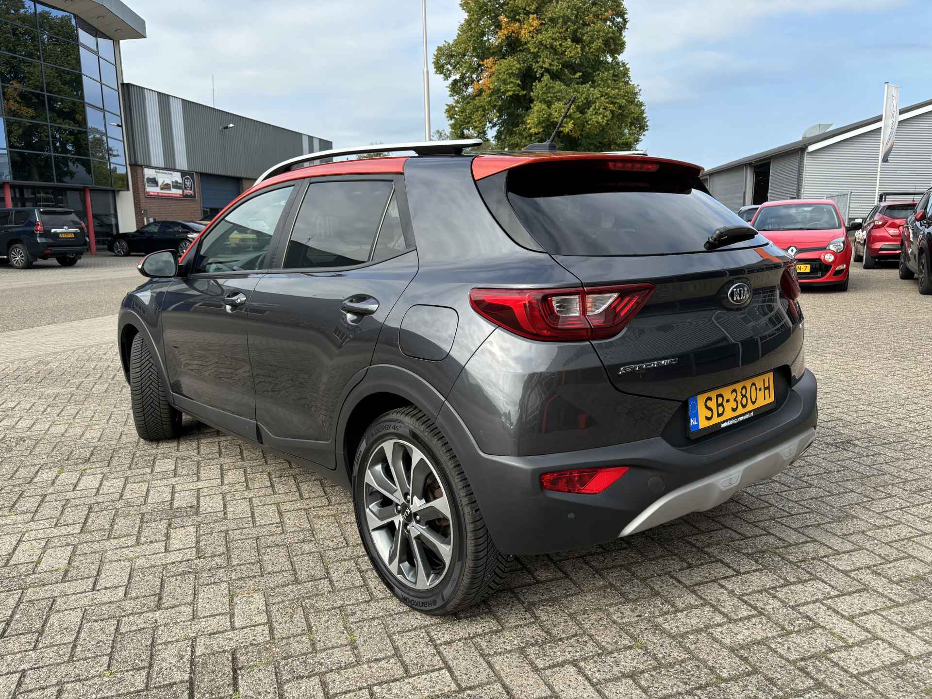 Kia Stonic 1.0 T-GDi DynamicLine NL-Auto 120pk! Two-Tone / Apple/Android Carplay / Navi / Camera / Parkeersensoren / All-season banden / Ke - 5/23