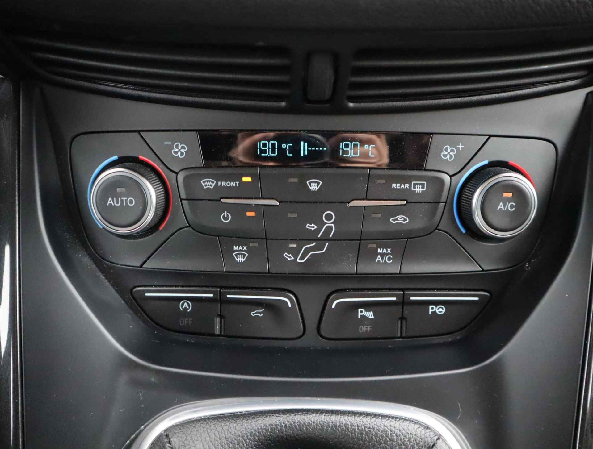 Ford Kuga 1.5 EcoBoost Titanium | Trekhaak | Leer | Elektrische Verstelbare Stoel | Elektrische Achterklep | Navigatie | Apple Carplay & Android Auto | Camera |  1ste eigenaar Dealer onderhouden - 36/64