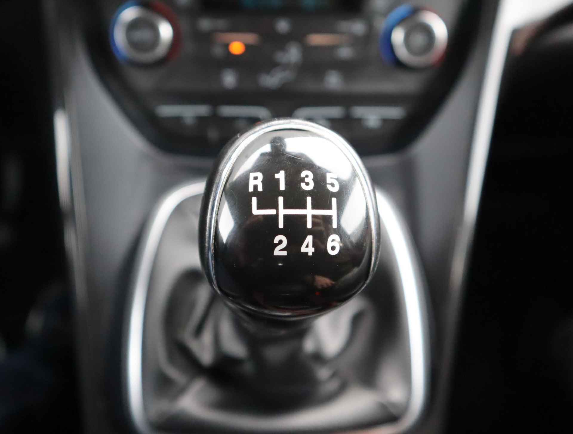 Ford Kuga 1.5 EcoBoost Titanium | Trekhaak | Leer | Elektrische Verstelbare Stoel | Elektrische Achterklep | Navigatie | Apple Carplay & Android Auto | Camera |  1ste eigenaar Dealer onderhouden - 37/64