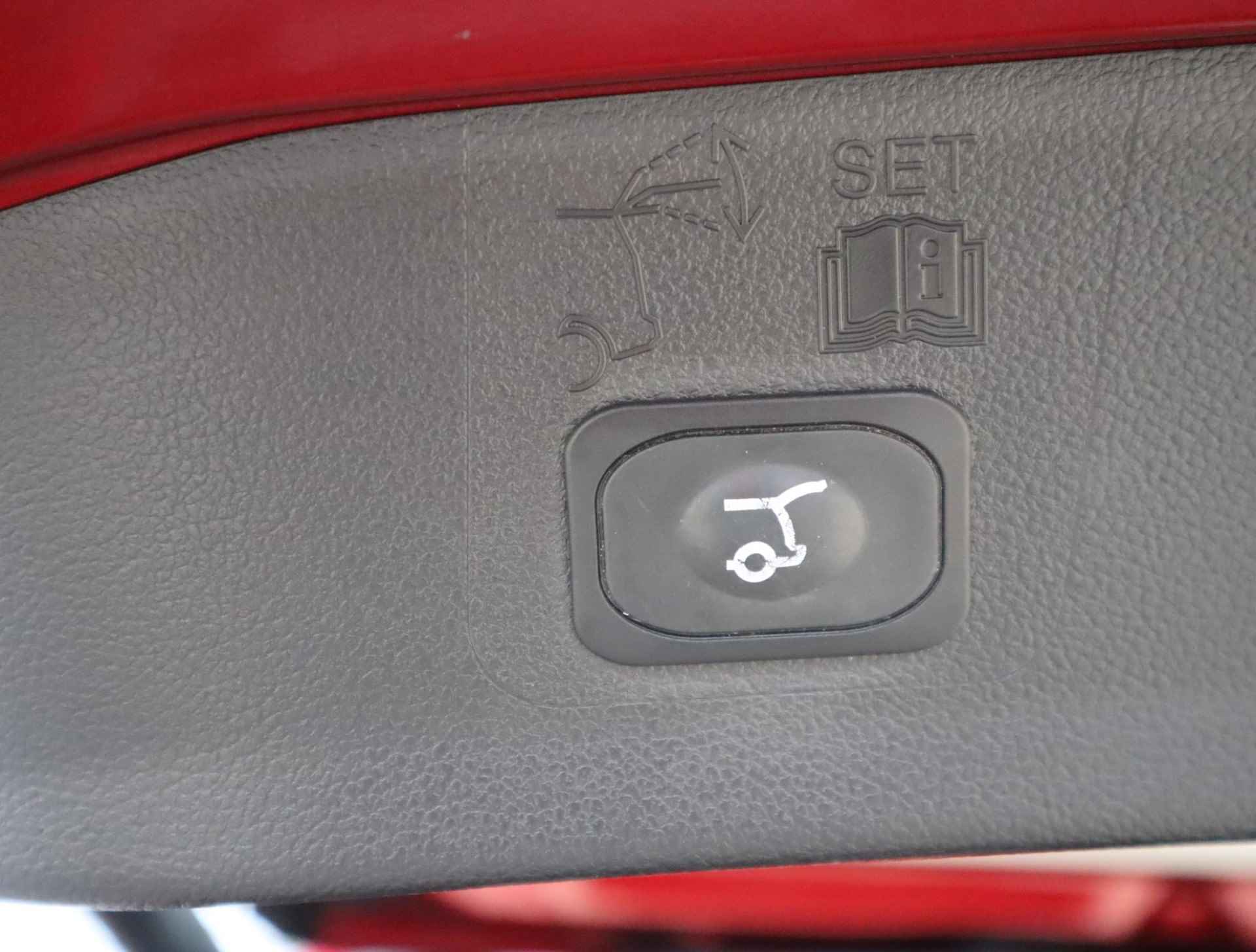 Ford Kuga 1.5 EcoBoost Titanium | Trekhaak | Leer | Elektrische Verstelbare Stoel | Elektrische Achterklep | Navigatie | Apple Carplay & Android Auto | Camera |  1ste eigenaar Dealer onderhouden - 49/64