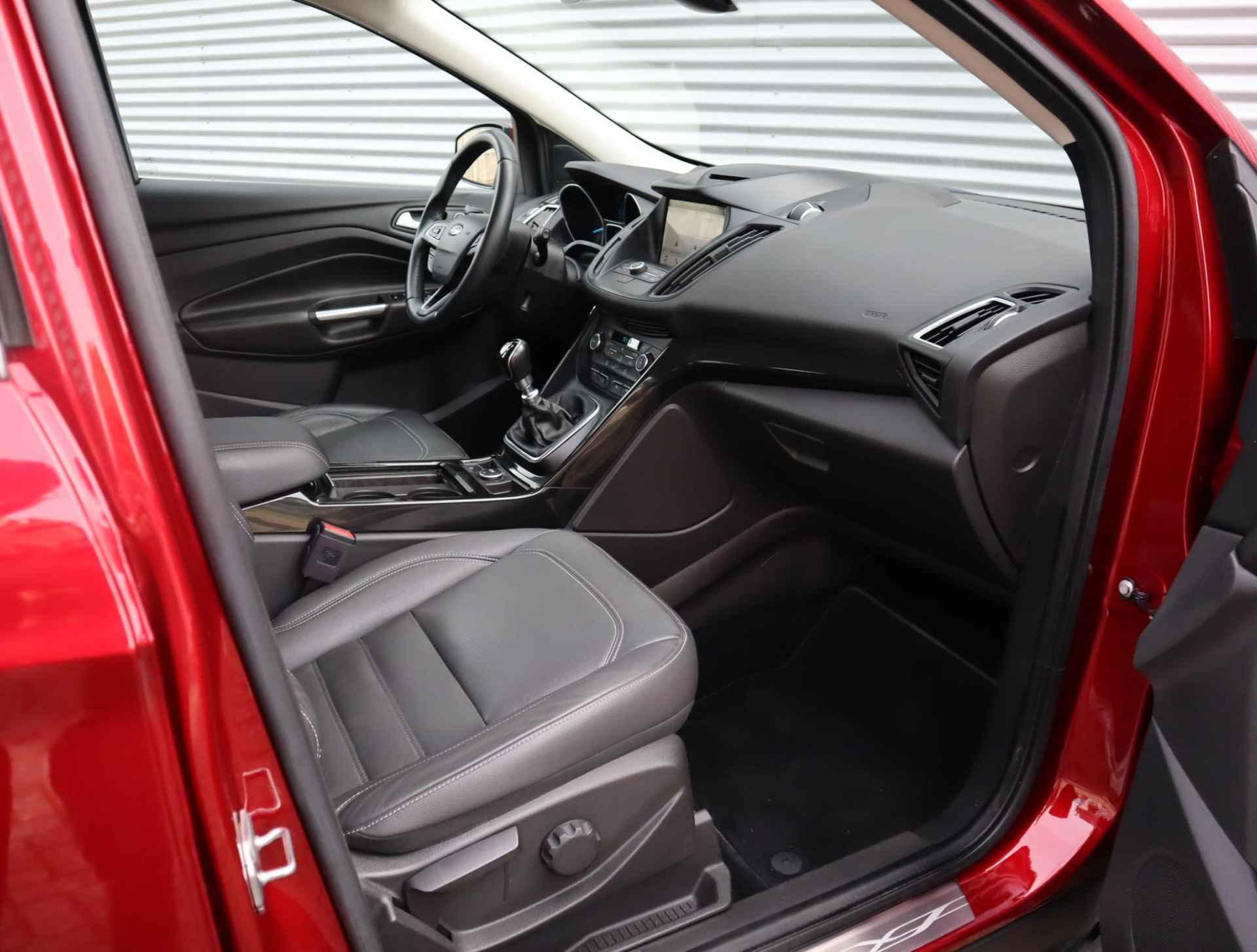 Ford Kuga 1.5 EcoBoost Titanium | Trekhaak | Leer | Elektrische Verstelbare Stoel | Elektrische Achterklep | Navigatie | Apple Carplay & Android Auto | Camera |  1ste eigenaar Dealer onderhouden - 50/64