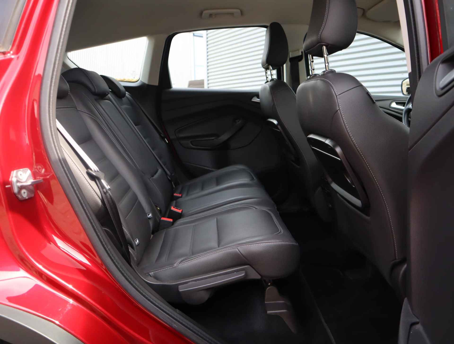 Ford Kuga 1.5 EcoBoost Titanium | Trekhaak | Leer | Elektrische Verstelbare Stoel | Elektrische Achterklep | Navigatie | Apple Carplay & Android Auto | Camera |  1ste eigenaar Dealer onderhouden - 52/64