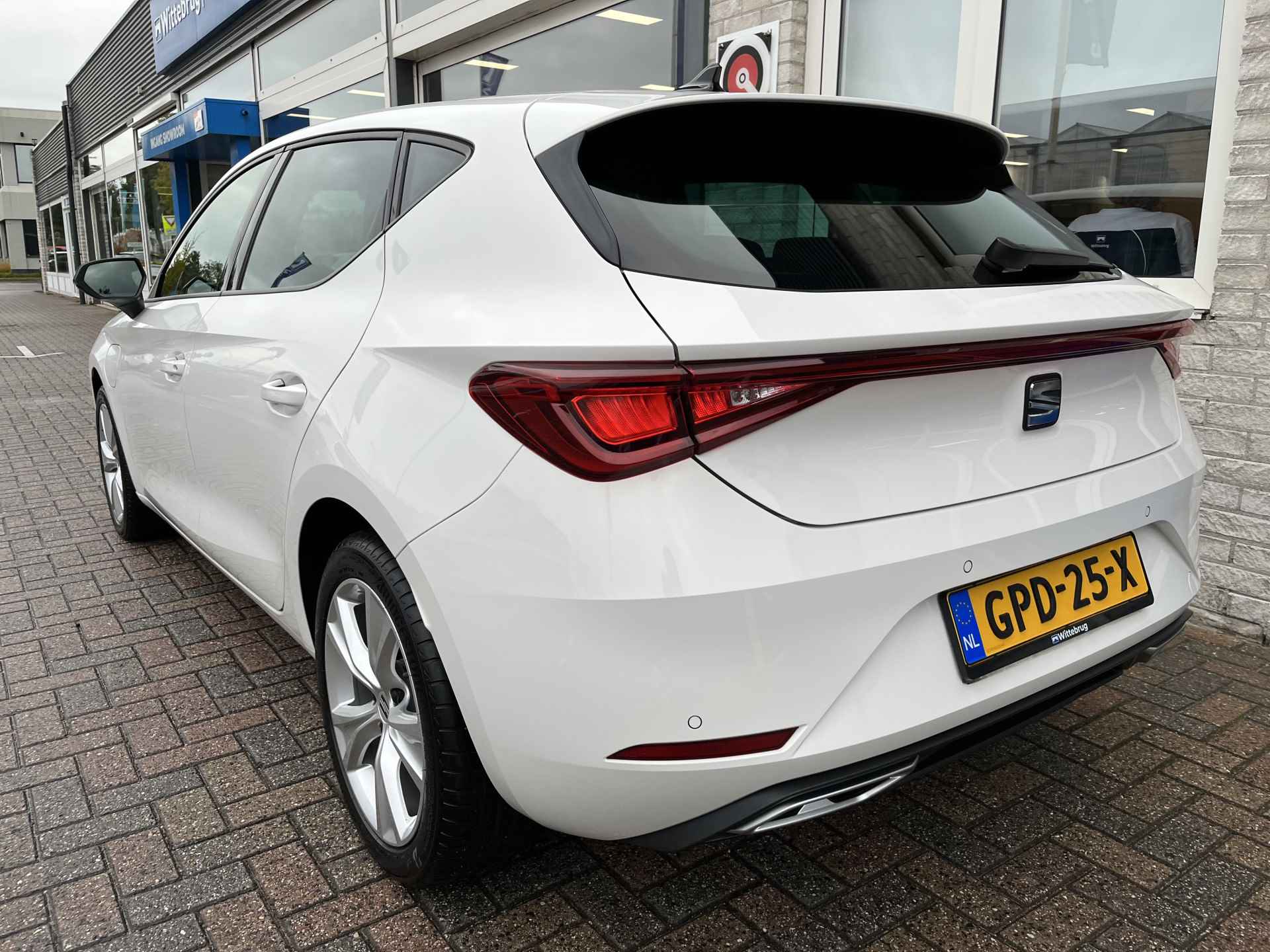 SEAT Leon 1.4 TSI eHybrid PHEV FR / AUTOMAAT/ PARK. SENSOREN/ LED/ CRUISE/ STOEL EN STUUR VERWARM./ BLUETOOTH/ NAVI/ CLIMA/ DAB/ - 6/44