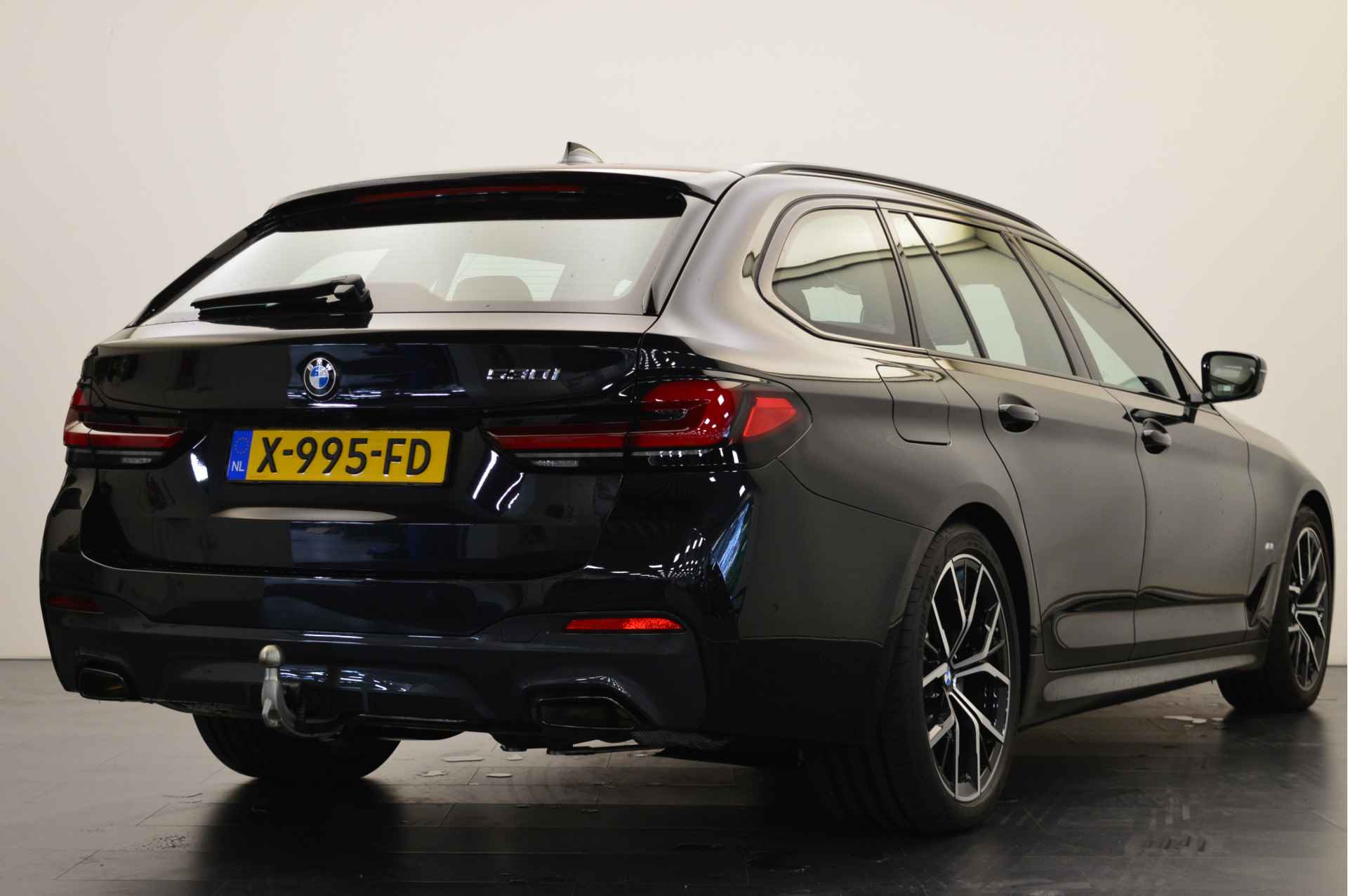 BMW 5 Serie Touring 530i High Executive M Sport Automaat / Panoramadak / Trekhaak / Stoelventilatie / Comfort Access / Parking Assistant Plus / Driving Assistant Professional - 4/23