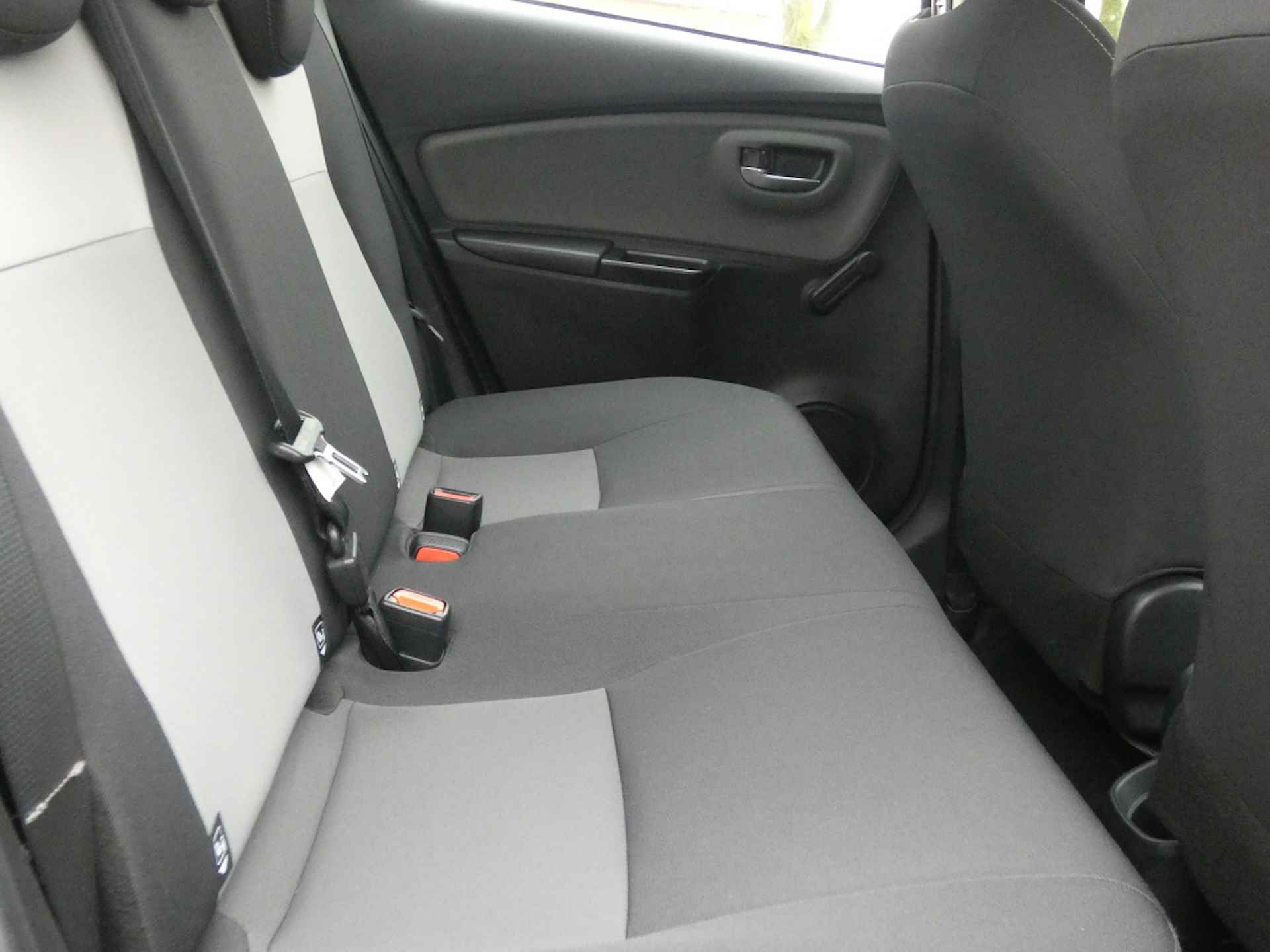 Toyota Yaris 1.0 VVT-i Comfort | Airco | Bluetooth | 1e eignr. - 11/30