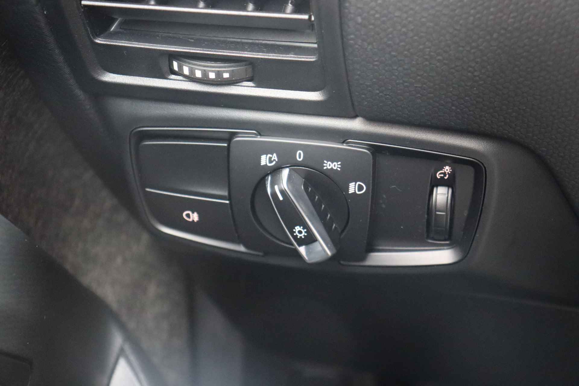 BMW i3 Basis 94Ah 33 kWh / Schuif-kanteldak / Navigatie Professional / Driving Assistant Plus / Extra getint glas achter / Cruise Control - 23/24