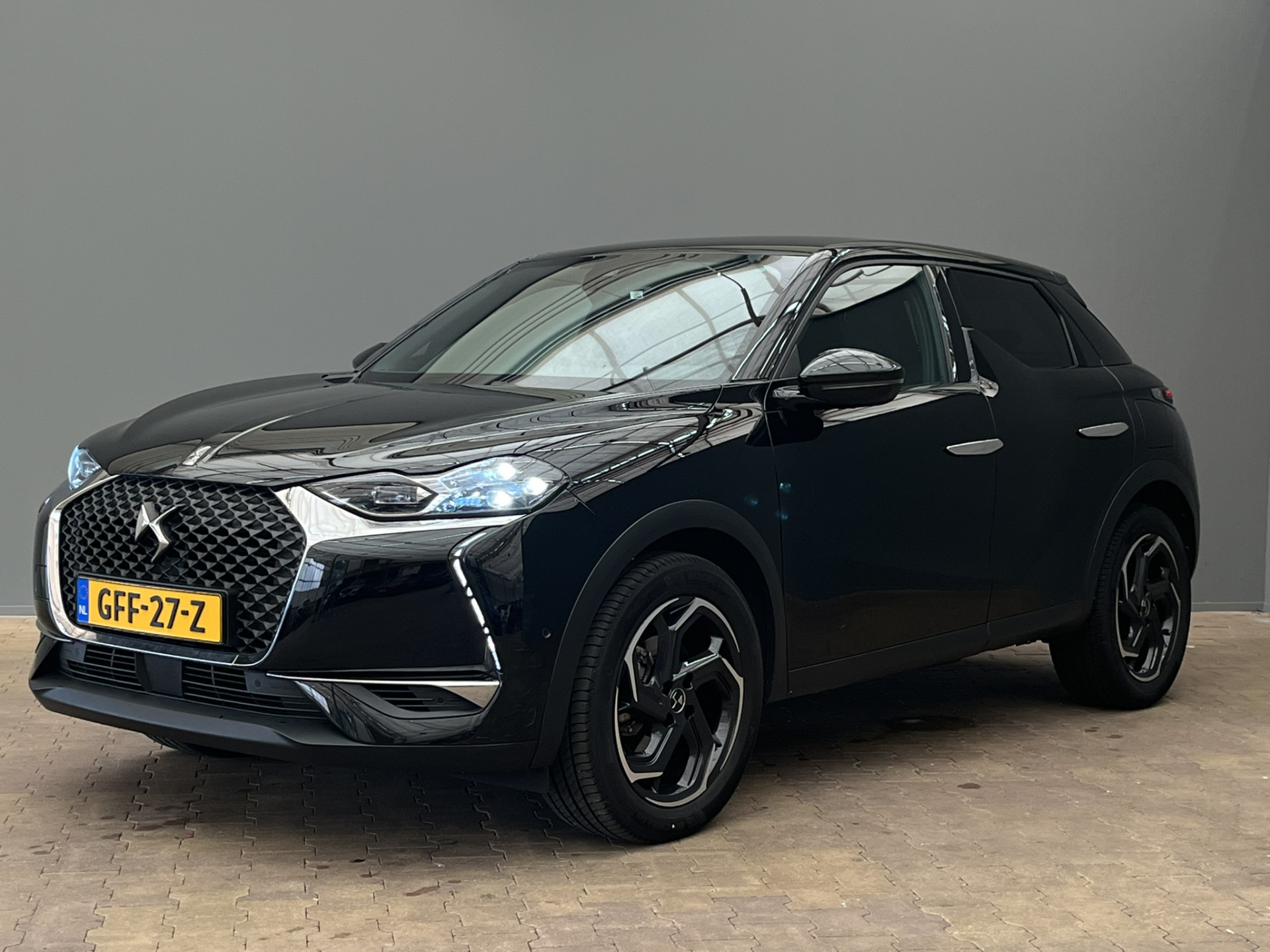 DS DS 3 Crossback 1.2 155PK Performance Line Aut. | Leder | Camera | Cruise | Stoelverwarming | Clima | LED | 17" Lichtmetaal | Digitaal