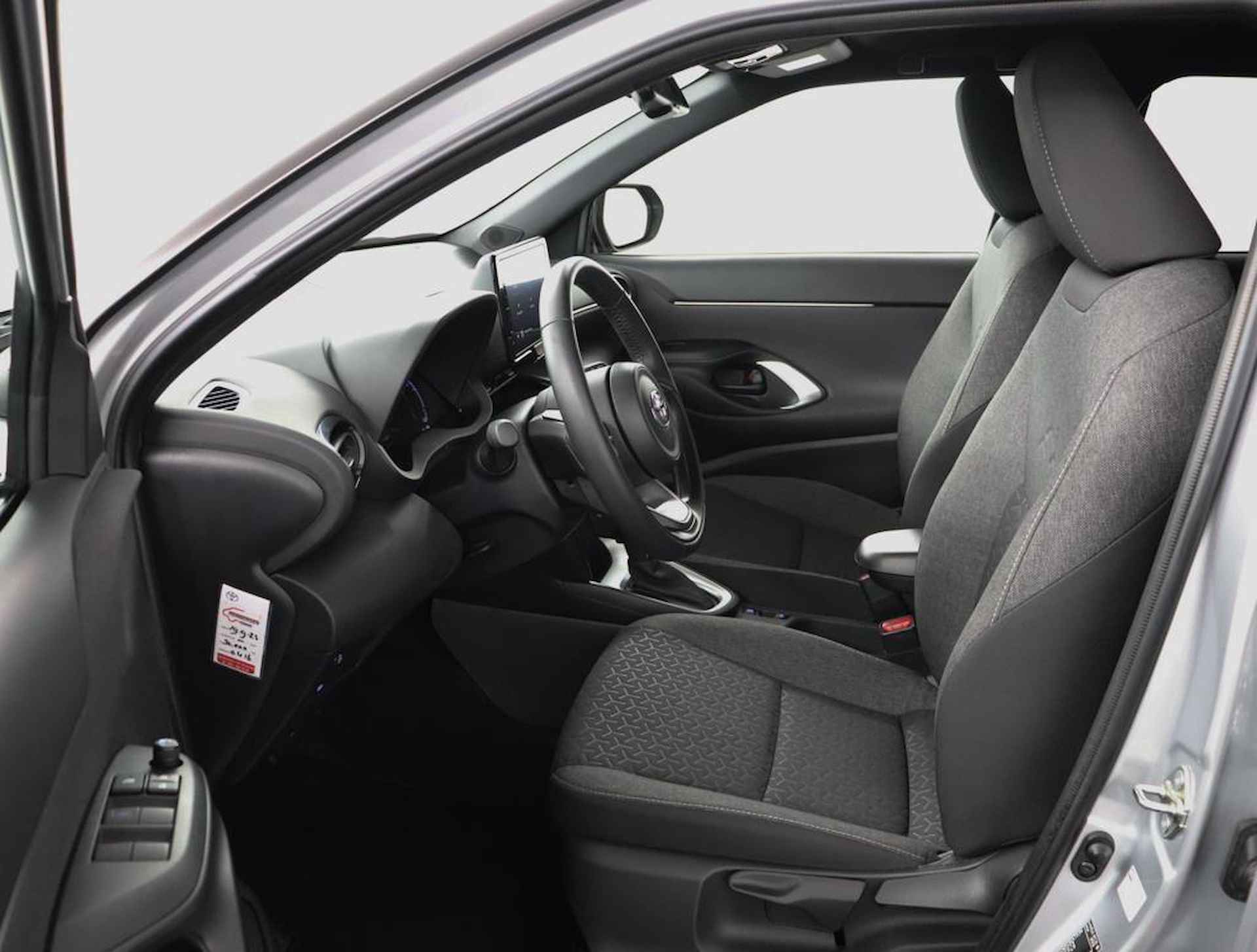 Toyota Yaris Cross 1.5 Hybrid Dynamic | Navigatie | Climate-Control | Apple Carplay/Android Auto | Adaptieve-Cruisecontrol | - 17/52