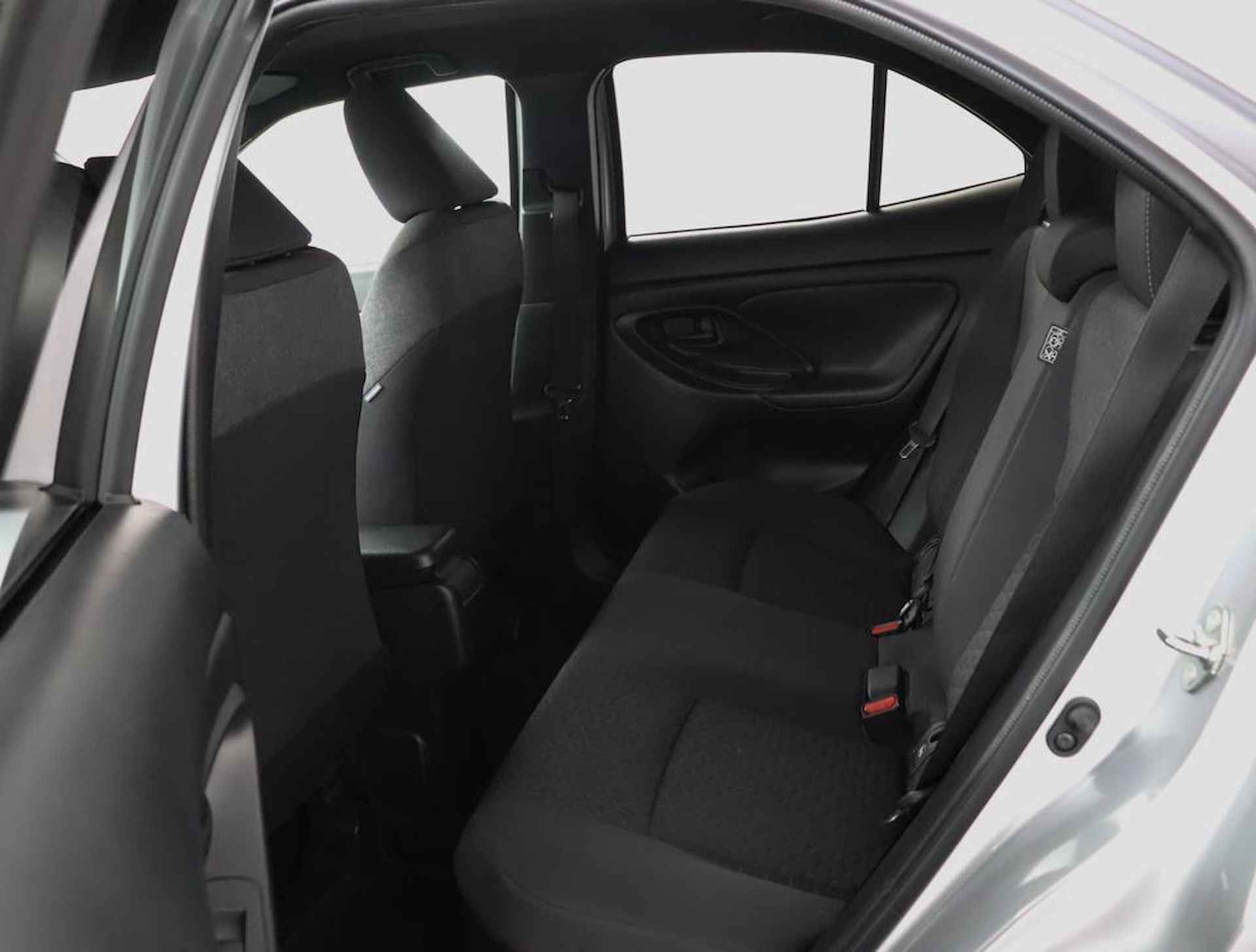 Toyota Yaris Cross 1.5 Hybrid Dynamic | Navigatie | Climate-Control | Apple Carplay/Android Auto | Adaptieve-Cruisecontrol | - 18/52