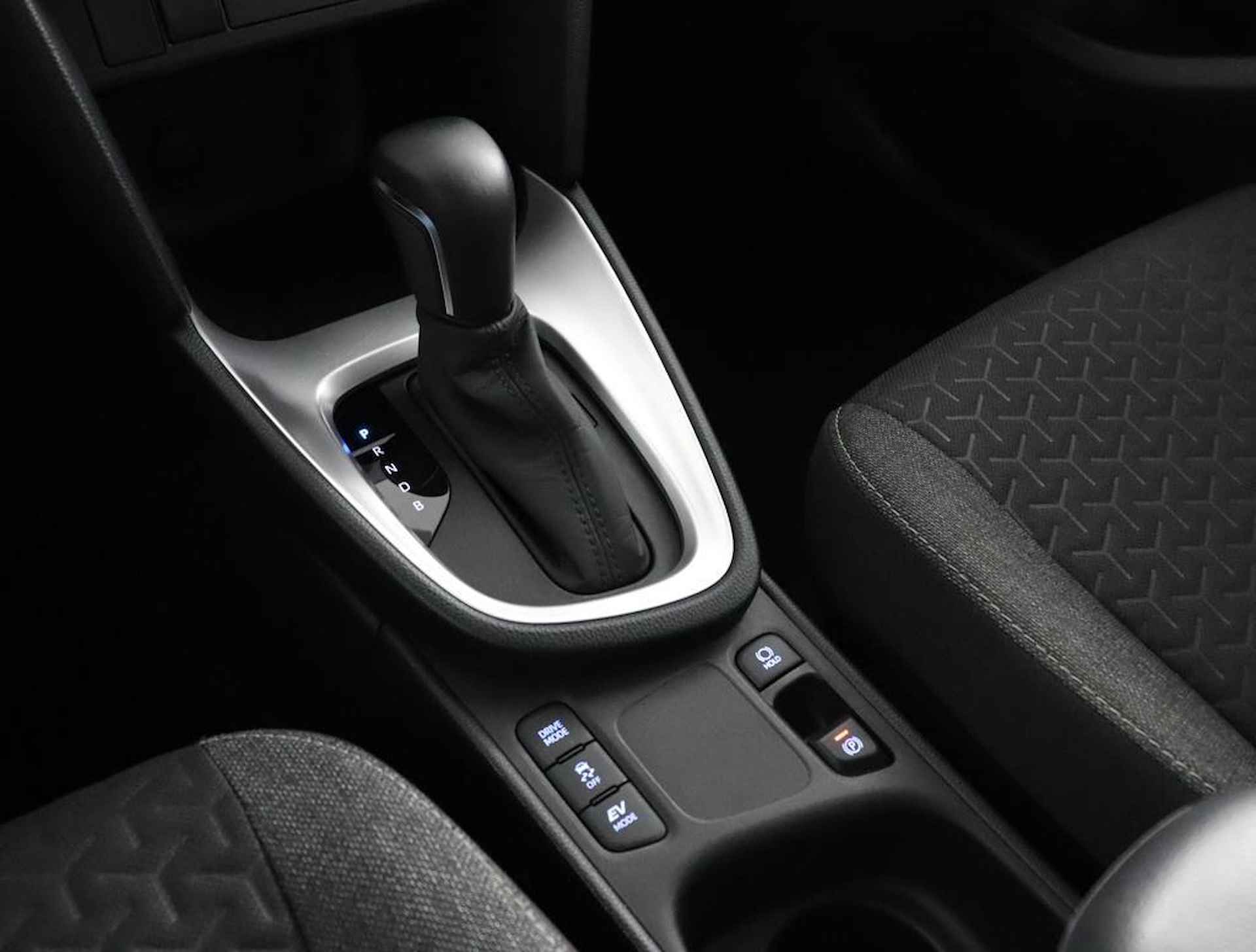 Toyota Yaris Cross 1.5 Hybrid Dynamic | Navigatie | Climate-Control | Apple Carplay/Android Auto | Adaptieve-Cruisecontrol | - 26/52