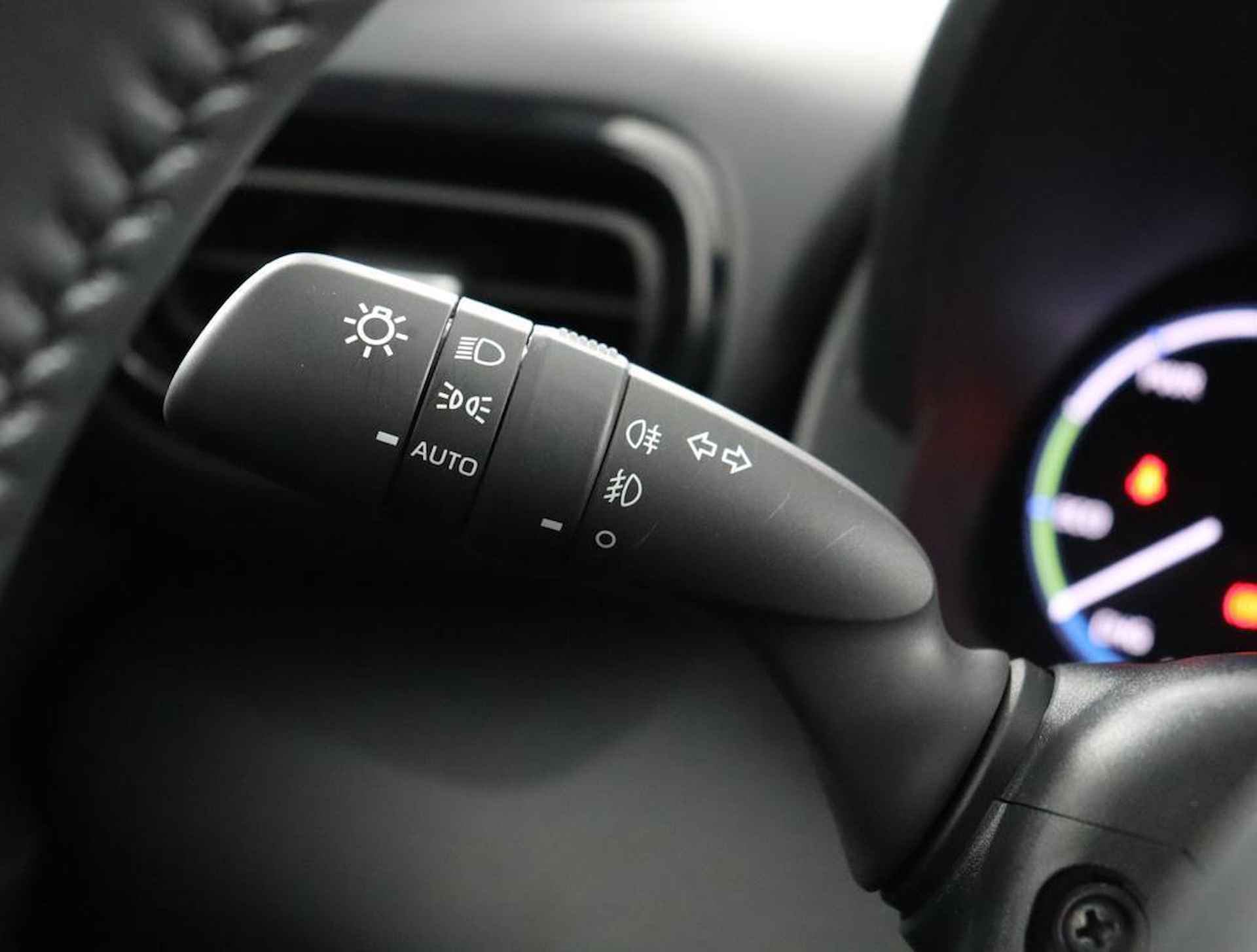 Toyota Yaris Cross 1.5 Hybrid Dynamic | Navigatie | Climate-Control | Apple Carplay/Android Auto | Adaptieve-Cruisecontrol | - 30/52