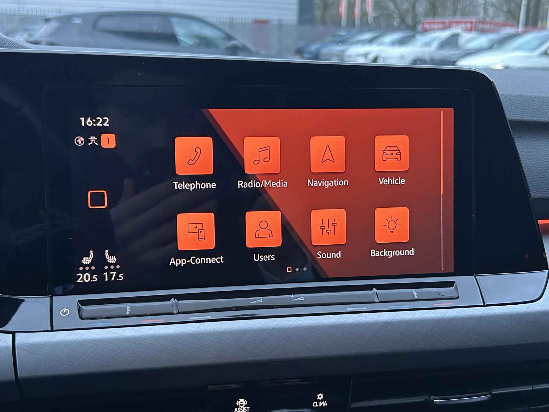 Volkswagen Golf Variant 1.5 TSI Life Business | Adaptive Cruise Control | Keyless | Navigatie | Apple CarPlay | Climate Control - 29/32