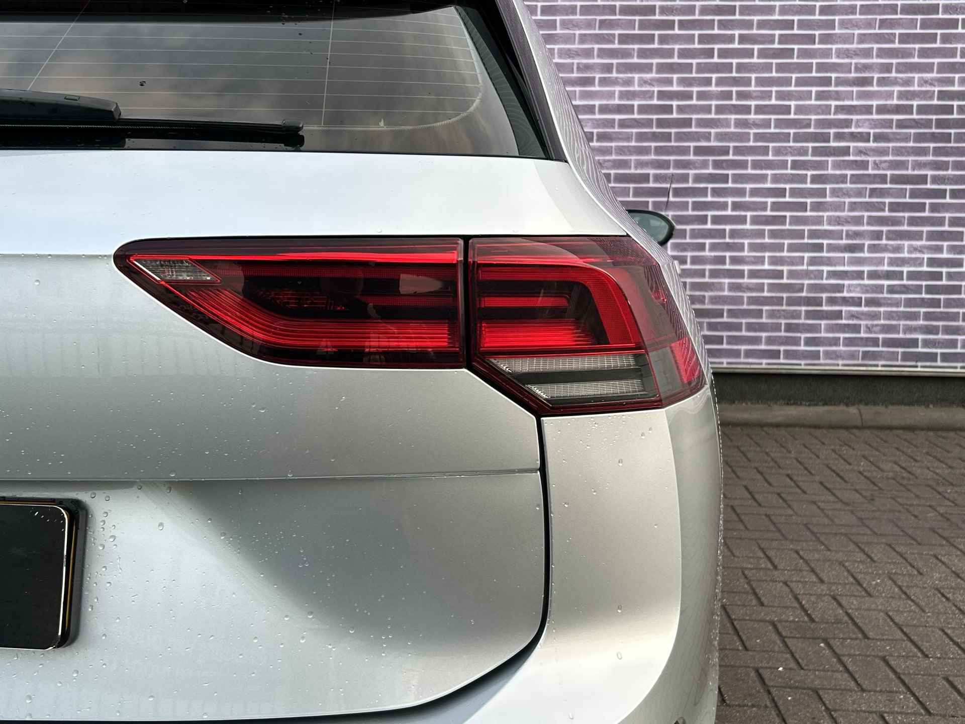 Volkswagen Golf Variant 1.5 TSI Life Business | Adaptive Cruise Control | Keyless | Navigatie | Apple CarPlay | Climate Control - 23/32