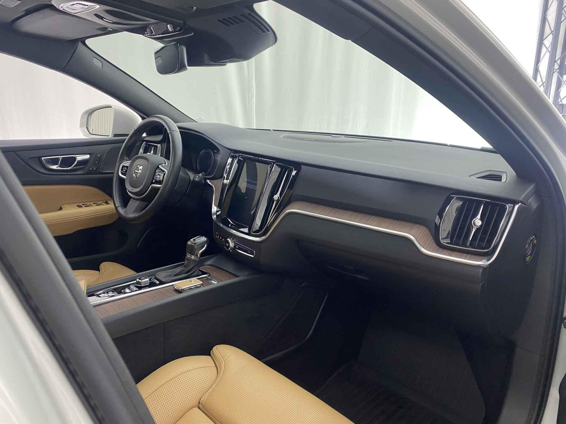 Volvo V60 Cross Country 2.0 T5 AWD Pro Automaat | Pano-dak | Luxe leder | Stoelmassage | Apple-carplay | - 14/47