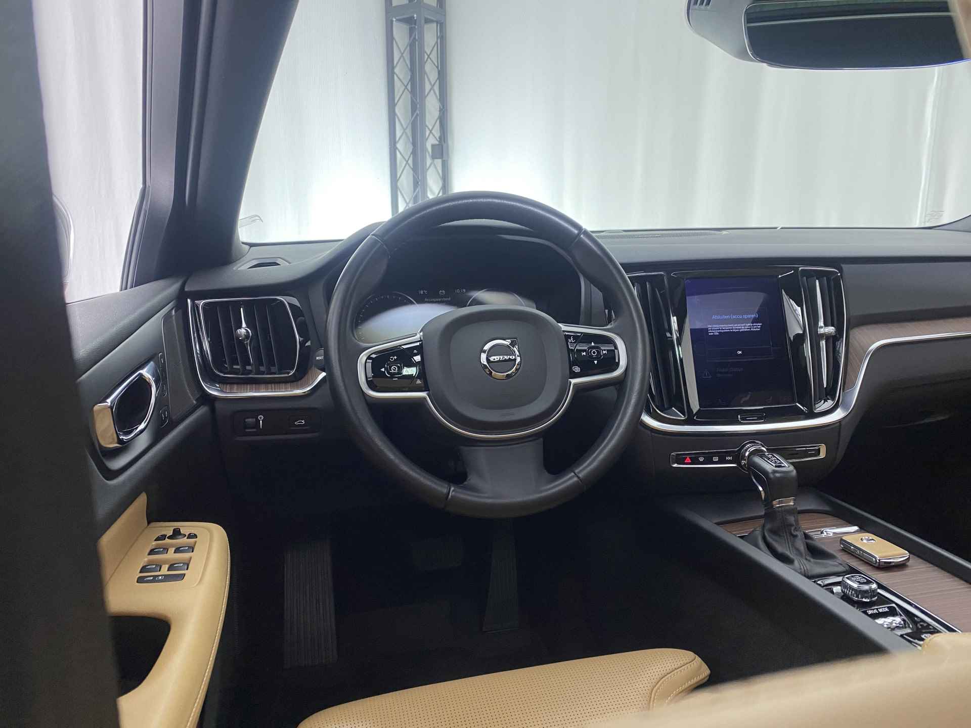 Volvo V60 Cross Country 2.0 T5 AWD Pro Automaat | Pano-dak | Luxe leder | Stoelmassage | Apple-carplay | - 15/47