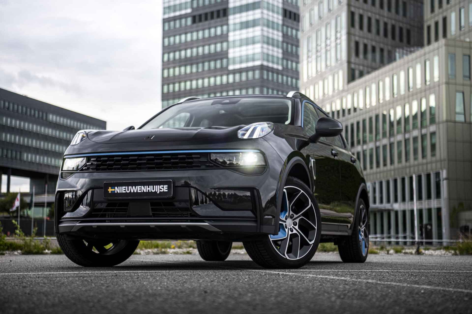 Lynk & Co 01 1.5 | 69 KM Elektrisch Rijden | Panoramadak | Adaptieve Cruise Control | Achteruitrijcamera | Elek. Achterklep | Stoelverwarming | Apple Car Play | Parkeersensoren voor + achter - 4/10