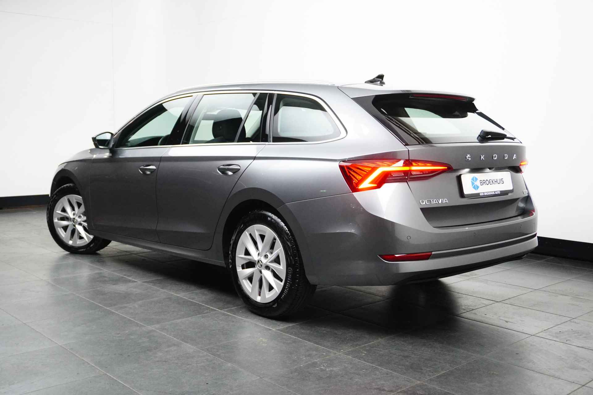 Škoda Octavia Combi 1.0 e-TSI 110PK DSG-7 Ambition | NAVIGATIE | STOELVERW. ADAPT. CRUISE - 6/27